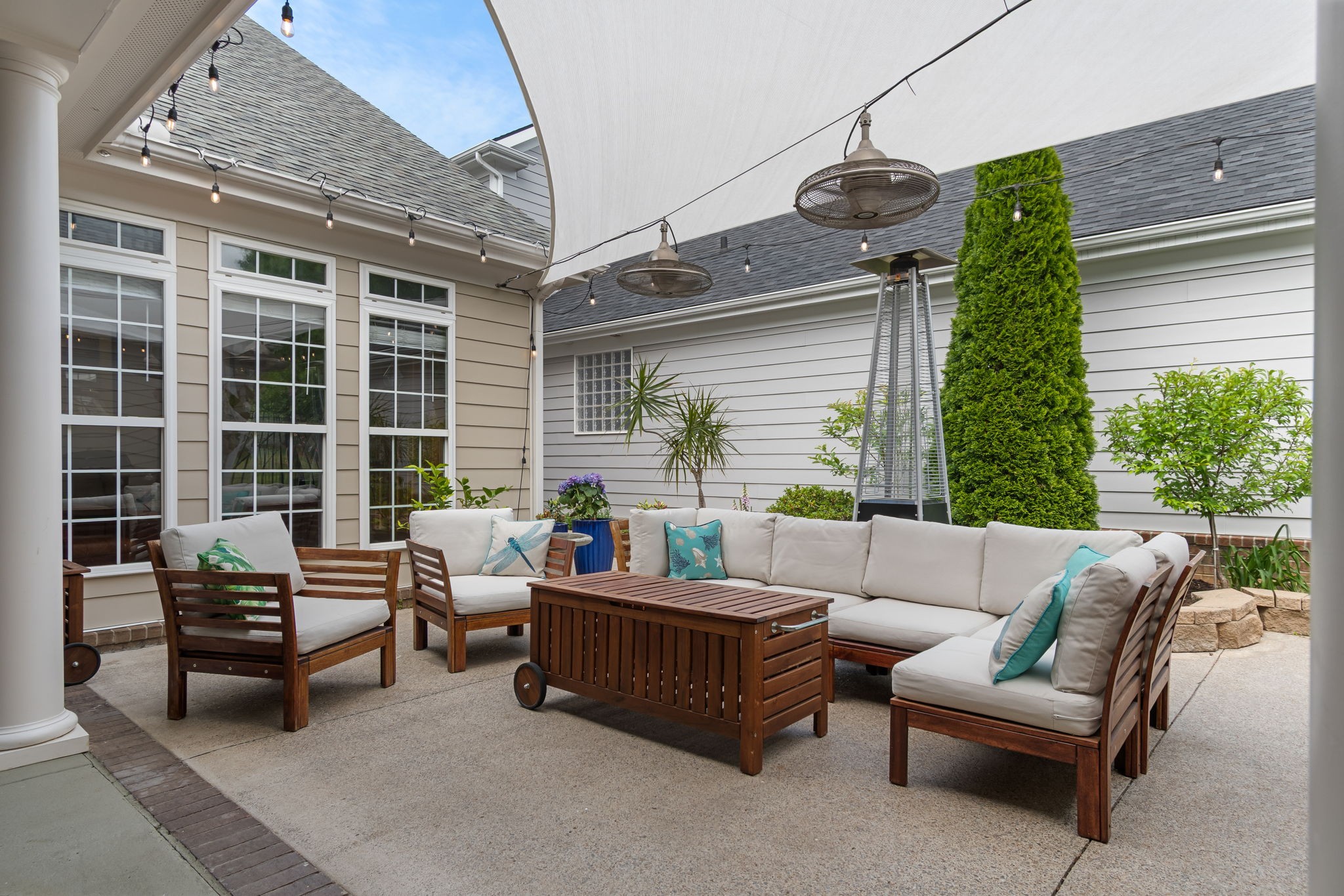 107 Tulip Ln