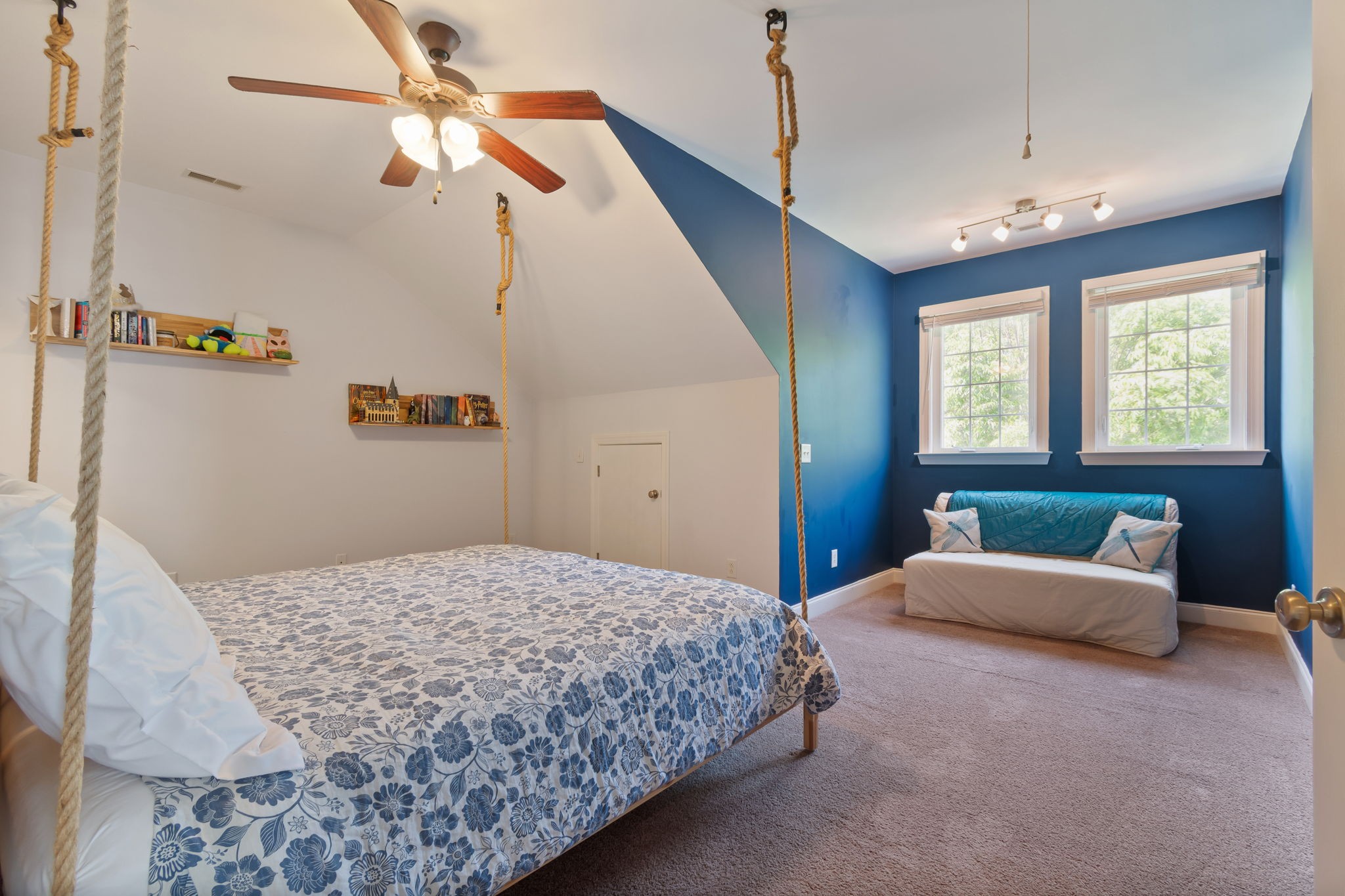 107 Tulip Ln