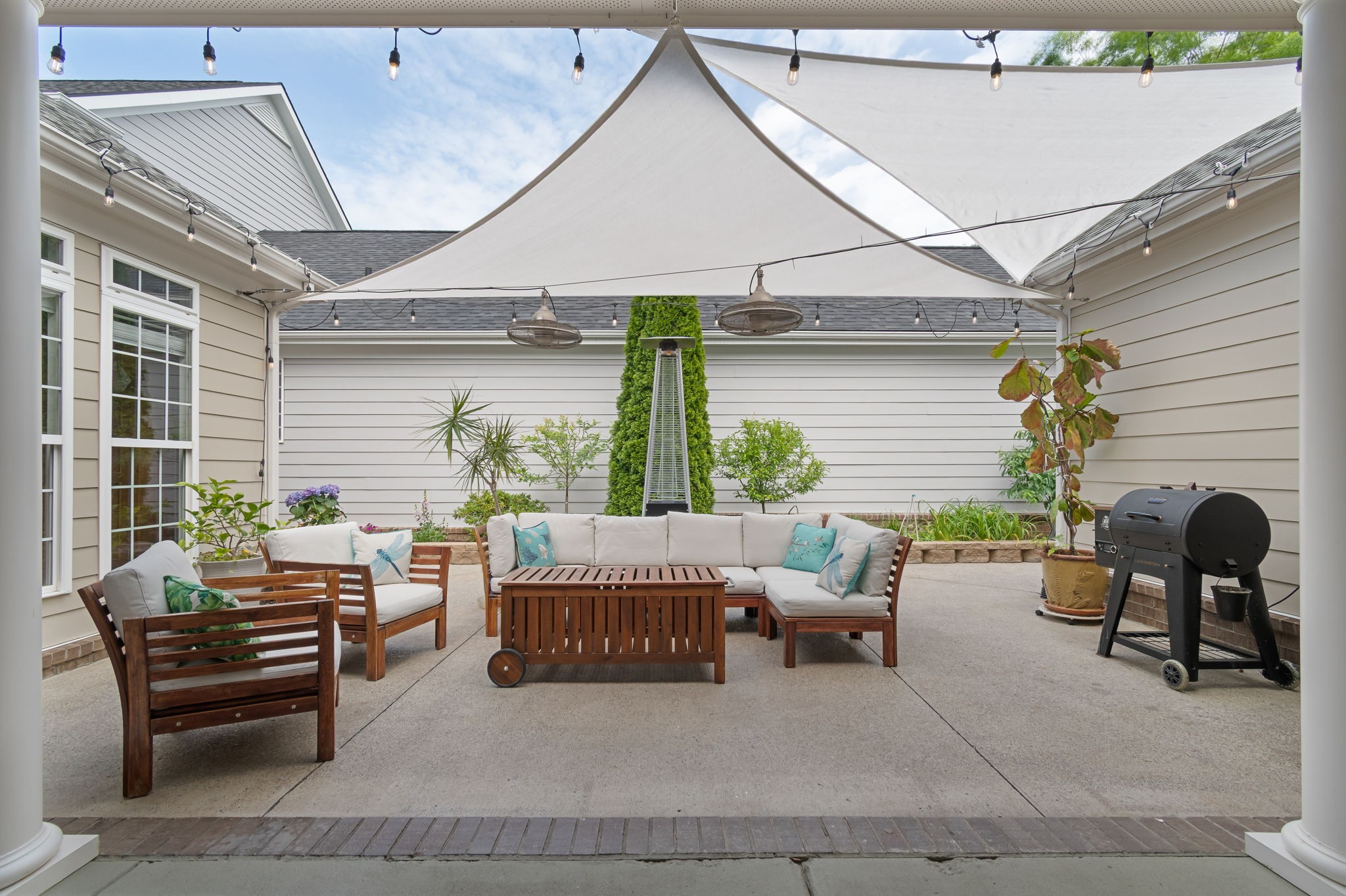 107 Tulip Ln