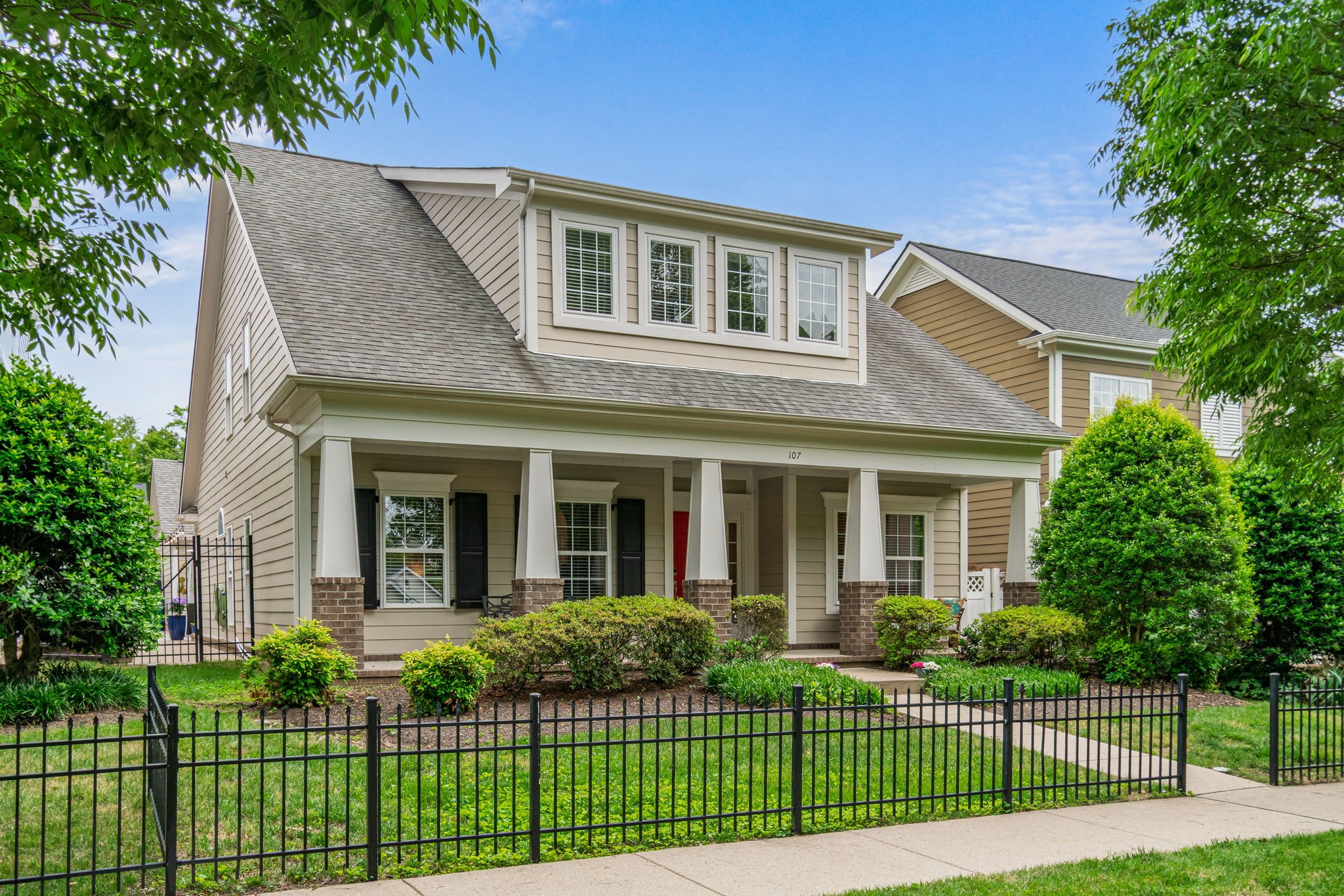 107 Tulip Ln