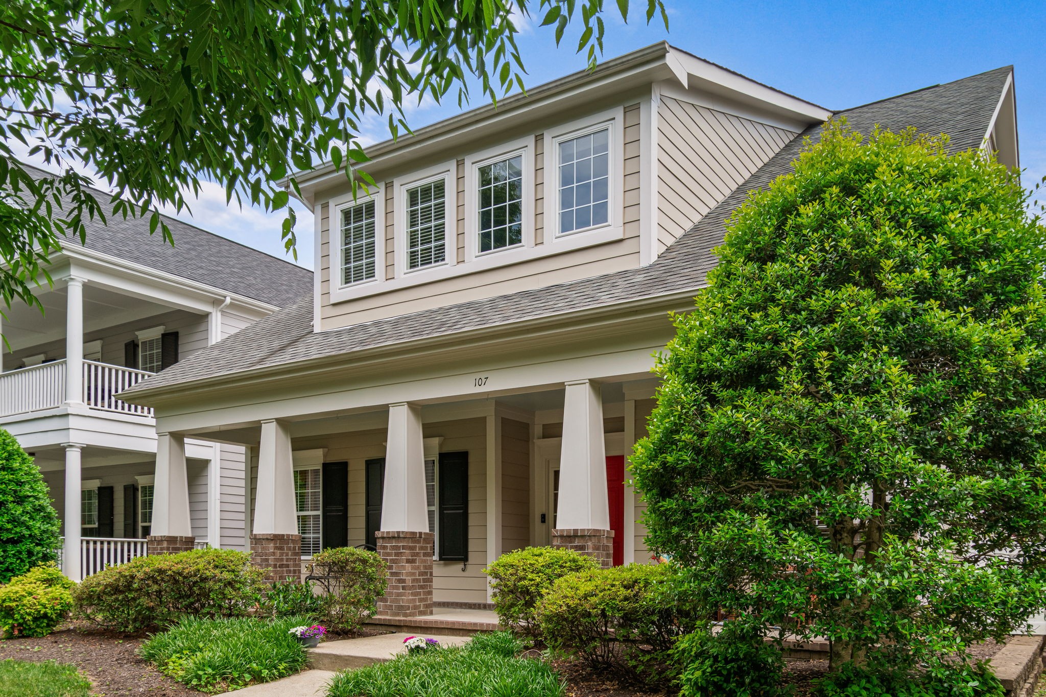 107 Tulip Ln