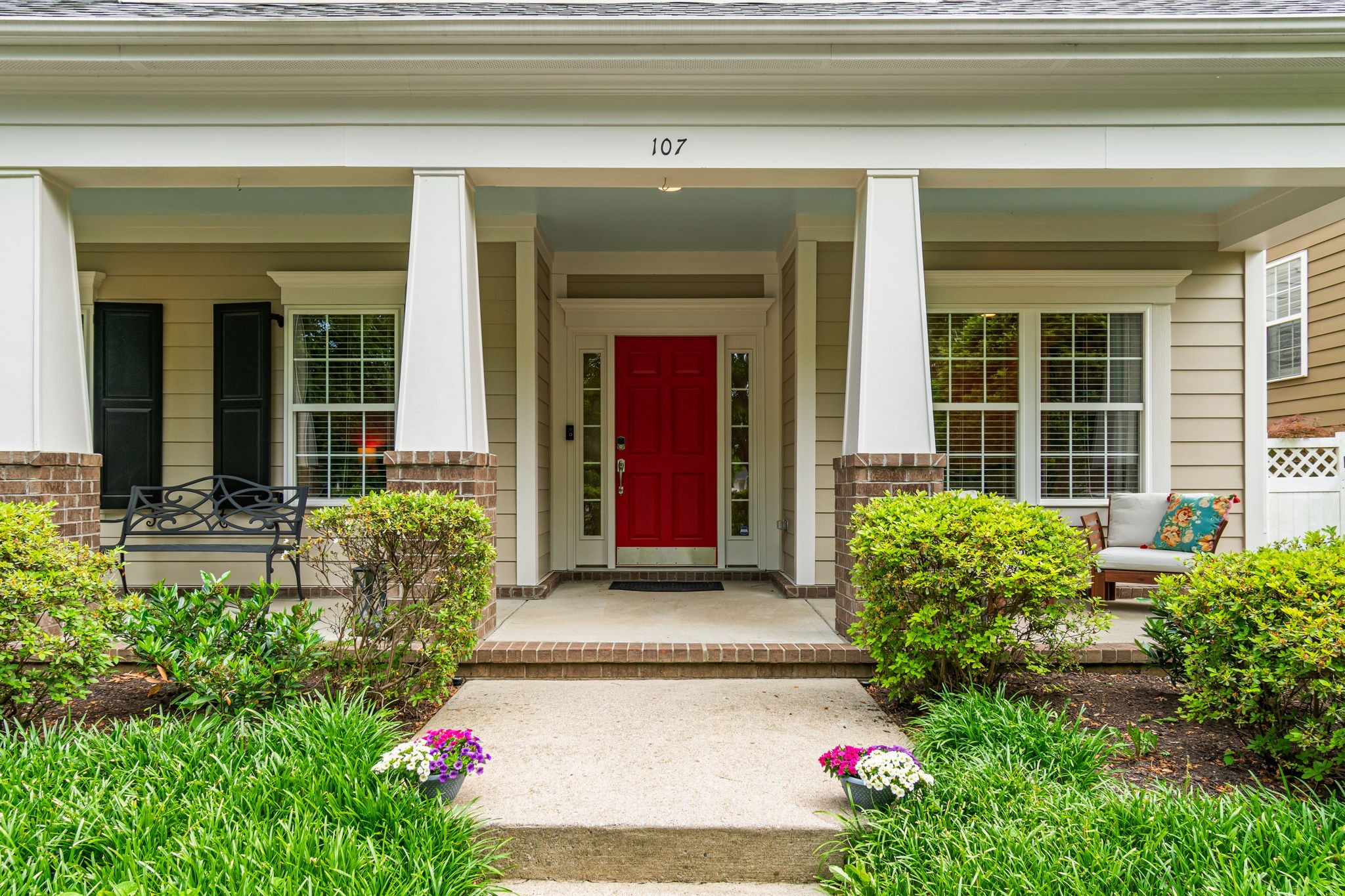 107 Tulip Ln