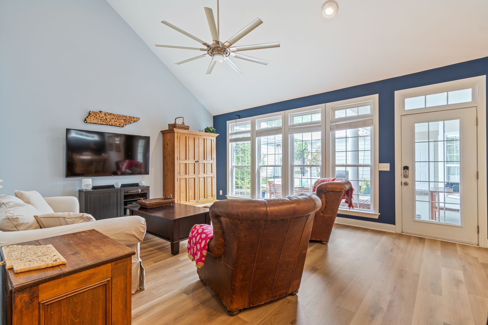 107 Tulip Ln
