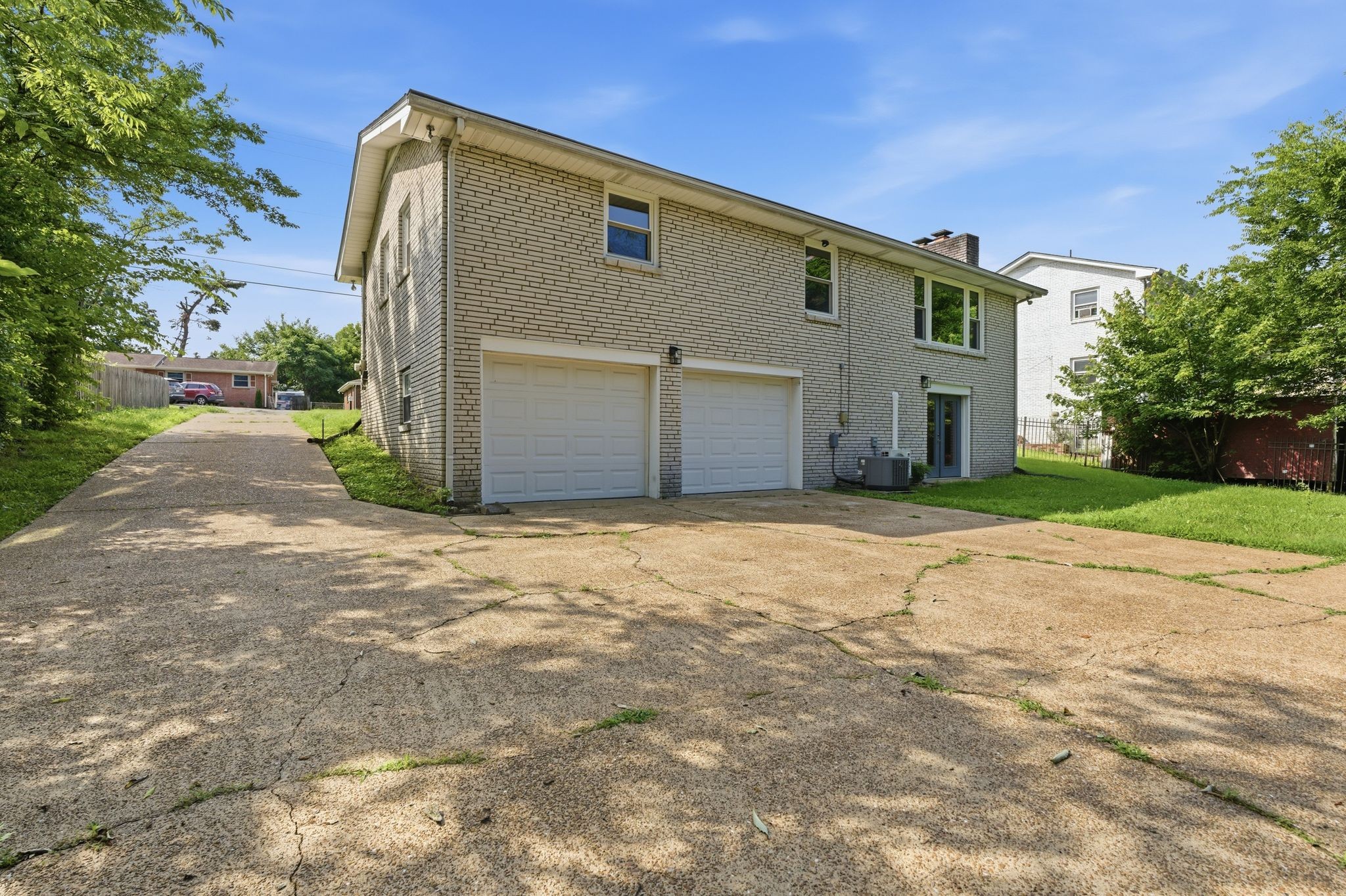 425 Glenpark Dr