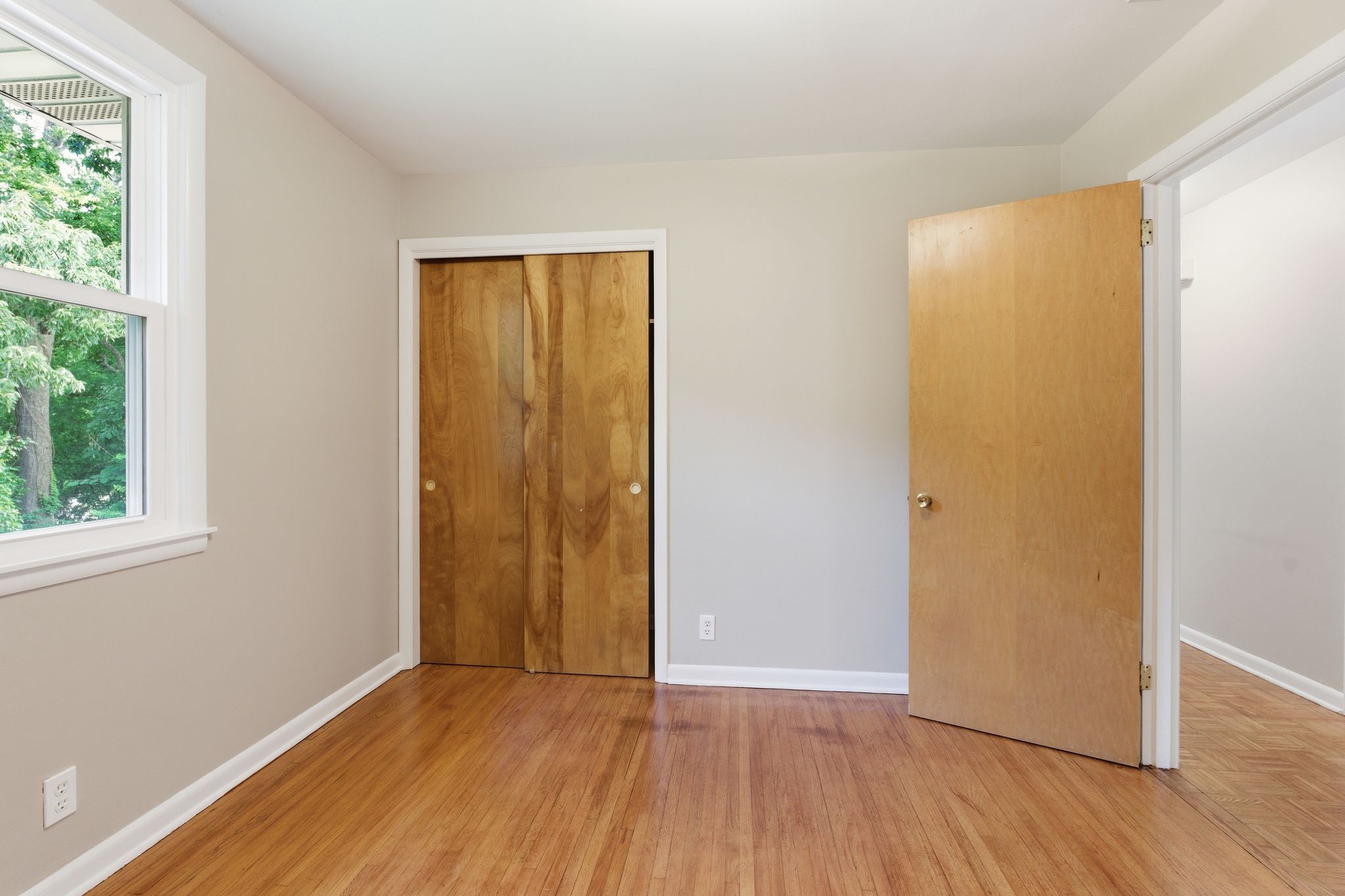 425 Glenpark Dr