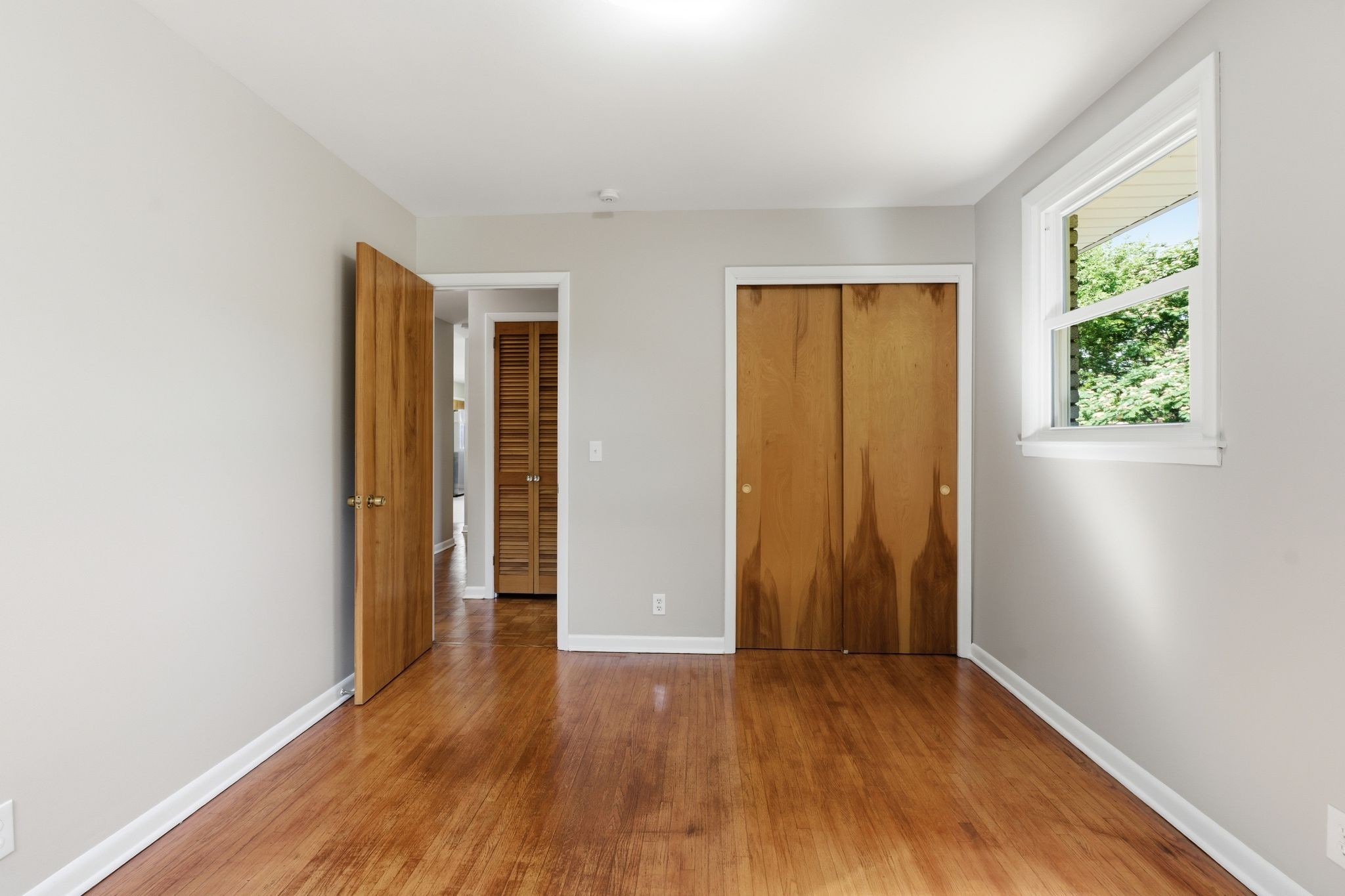425 Glenpark Dr