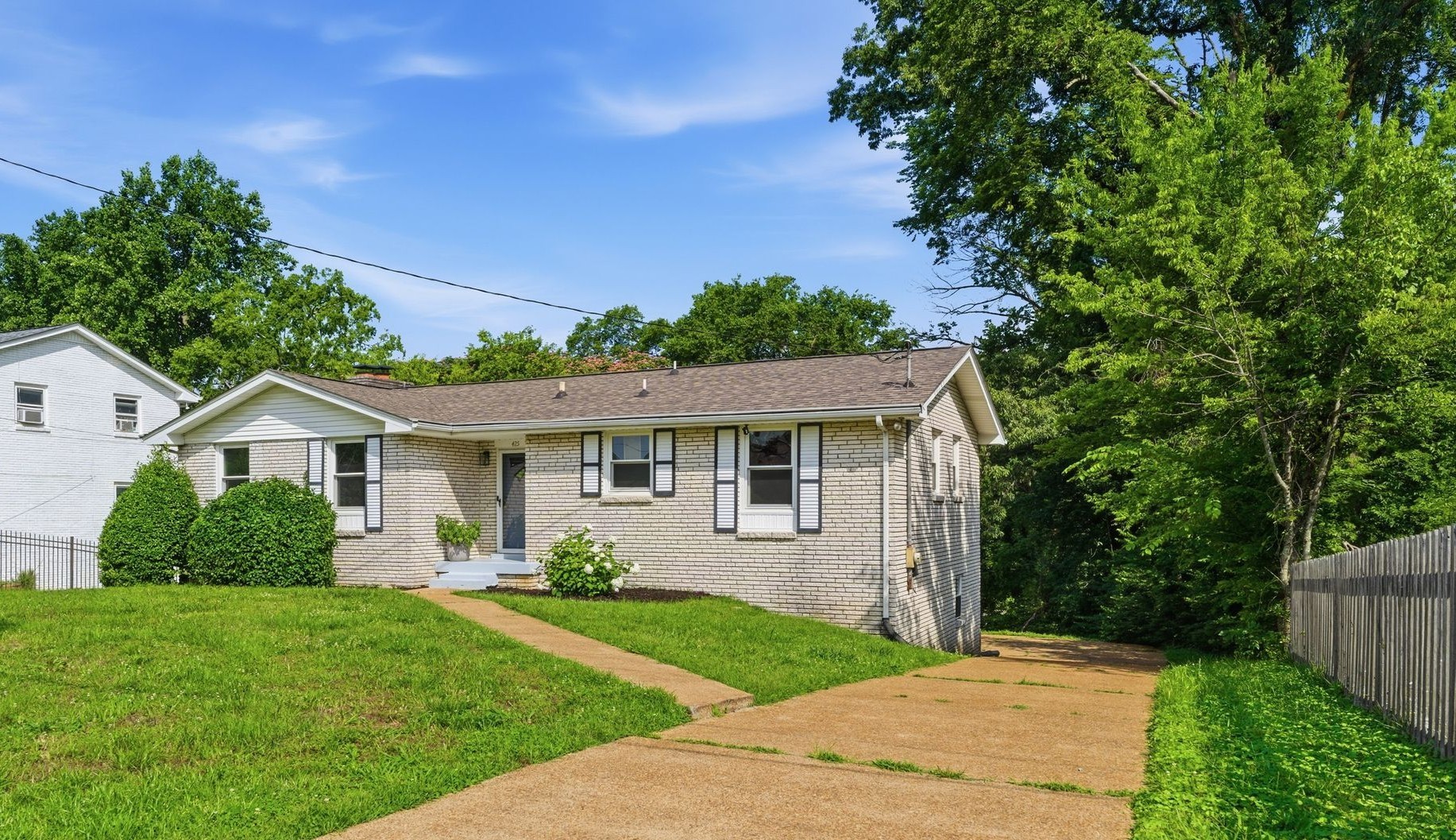 425 Glenpark Dr