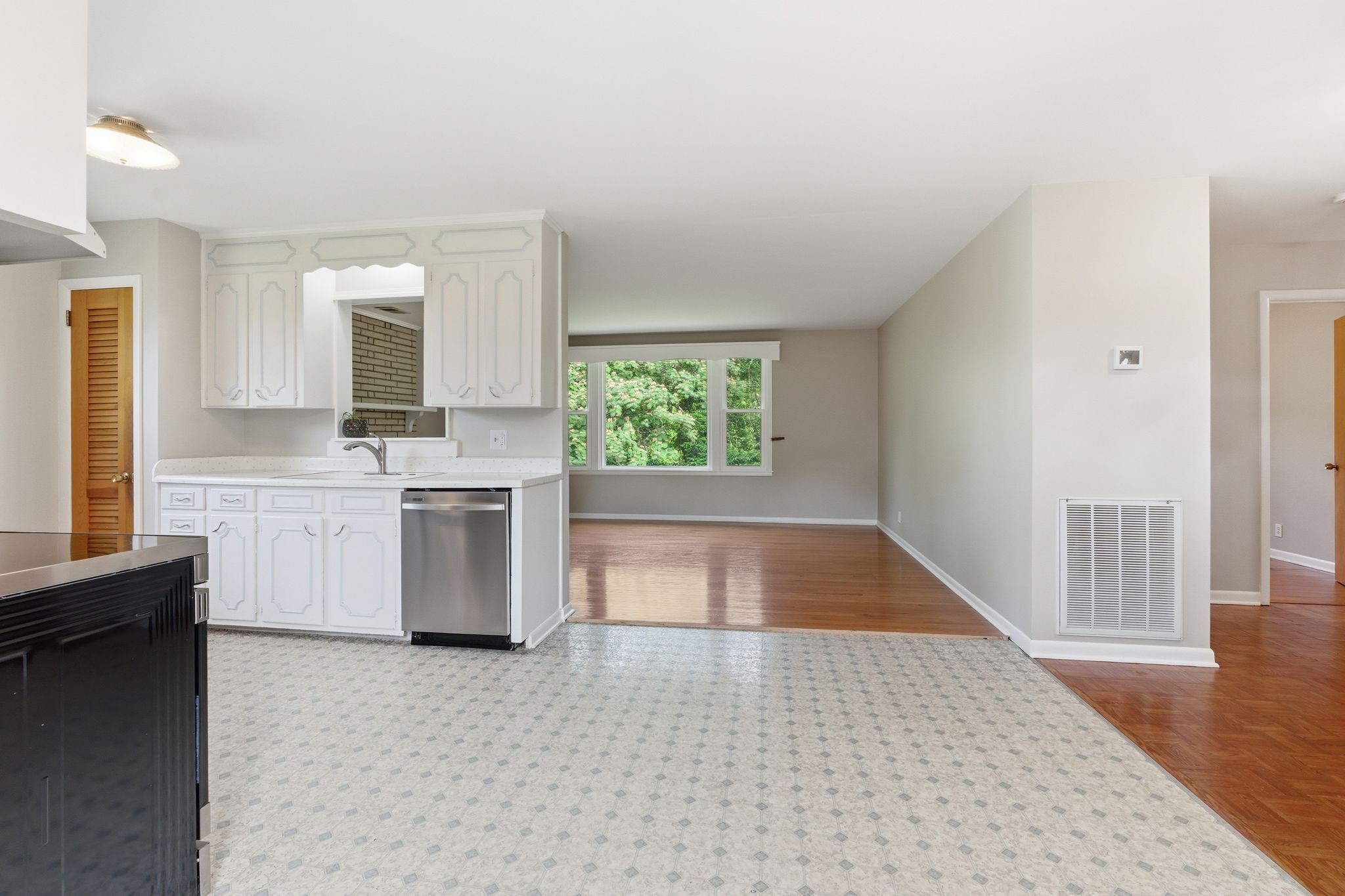 425 Glenpark Dr