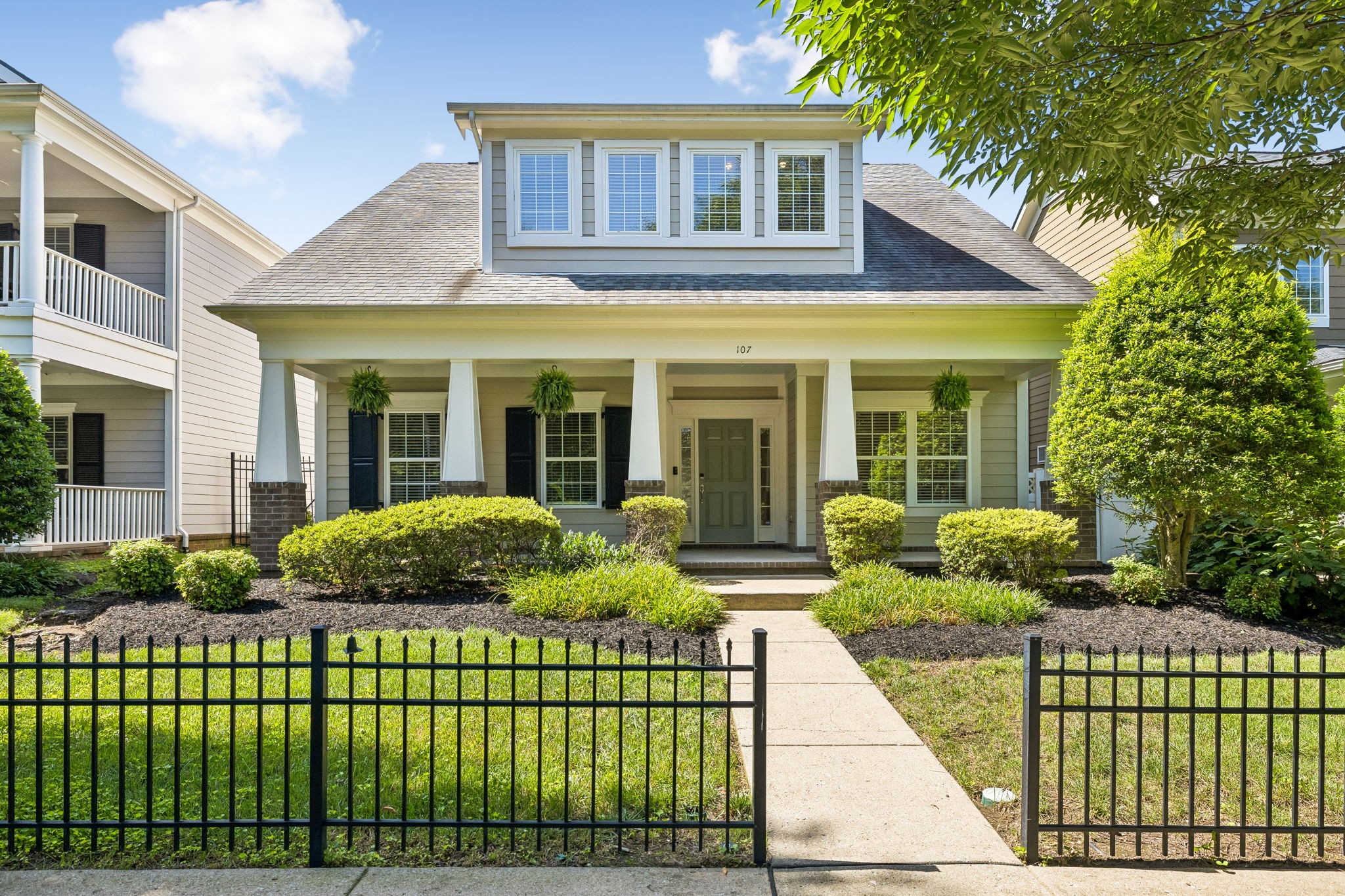 107 Tulip Ln
