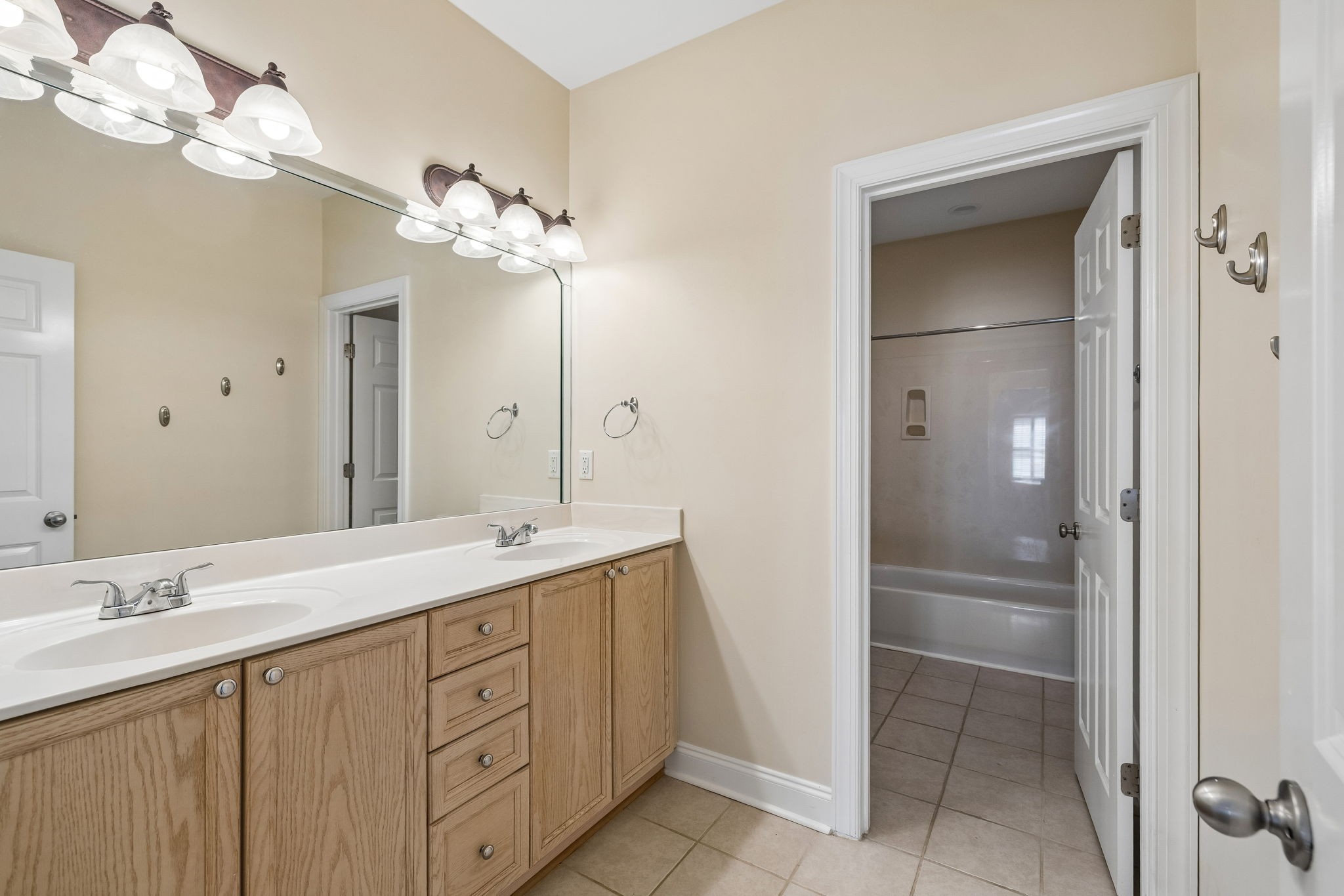 107 Tulip Ln