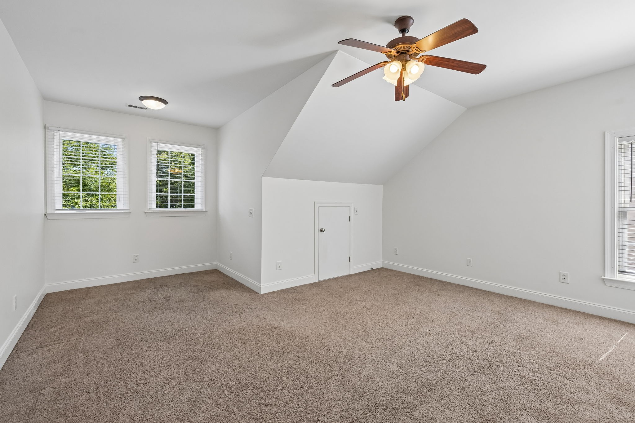 107 Tulip Ln