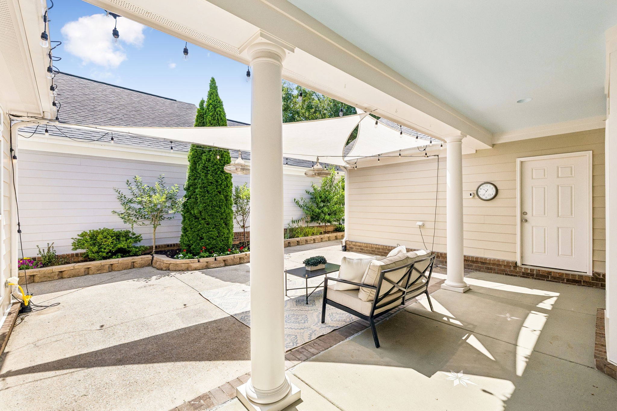 107 Tulip Ln