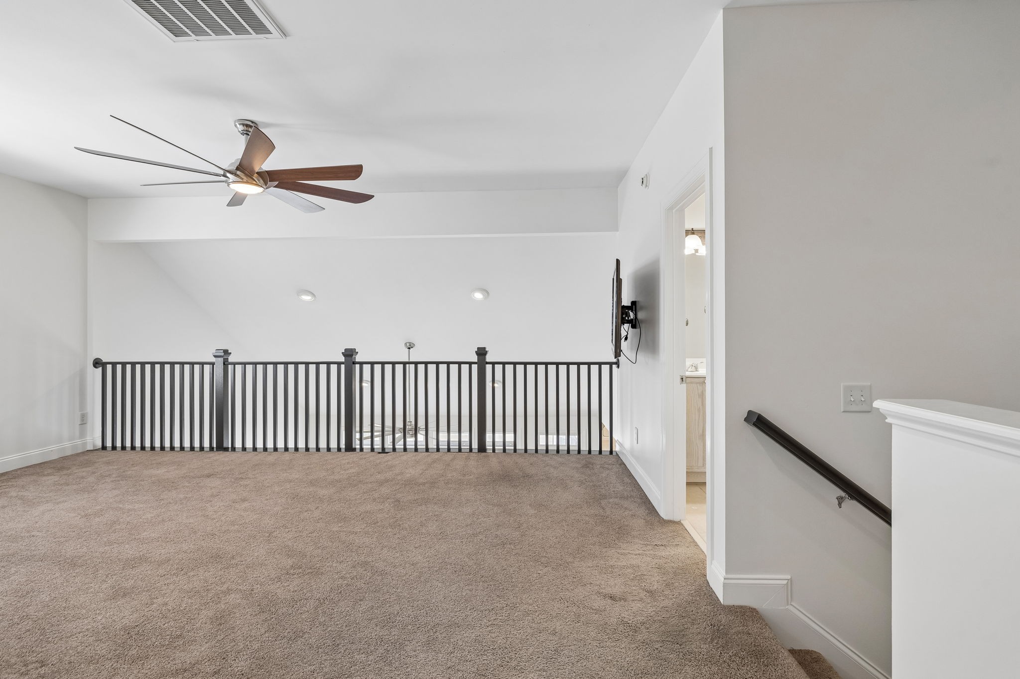107 Tulip Ln