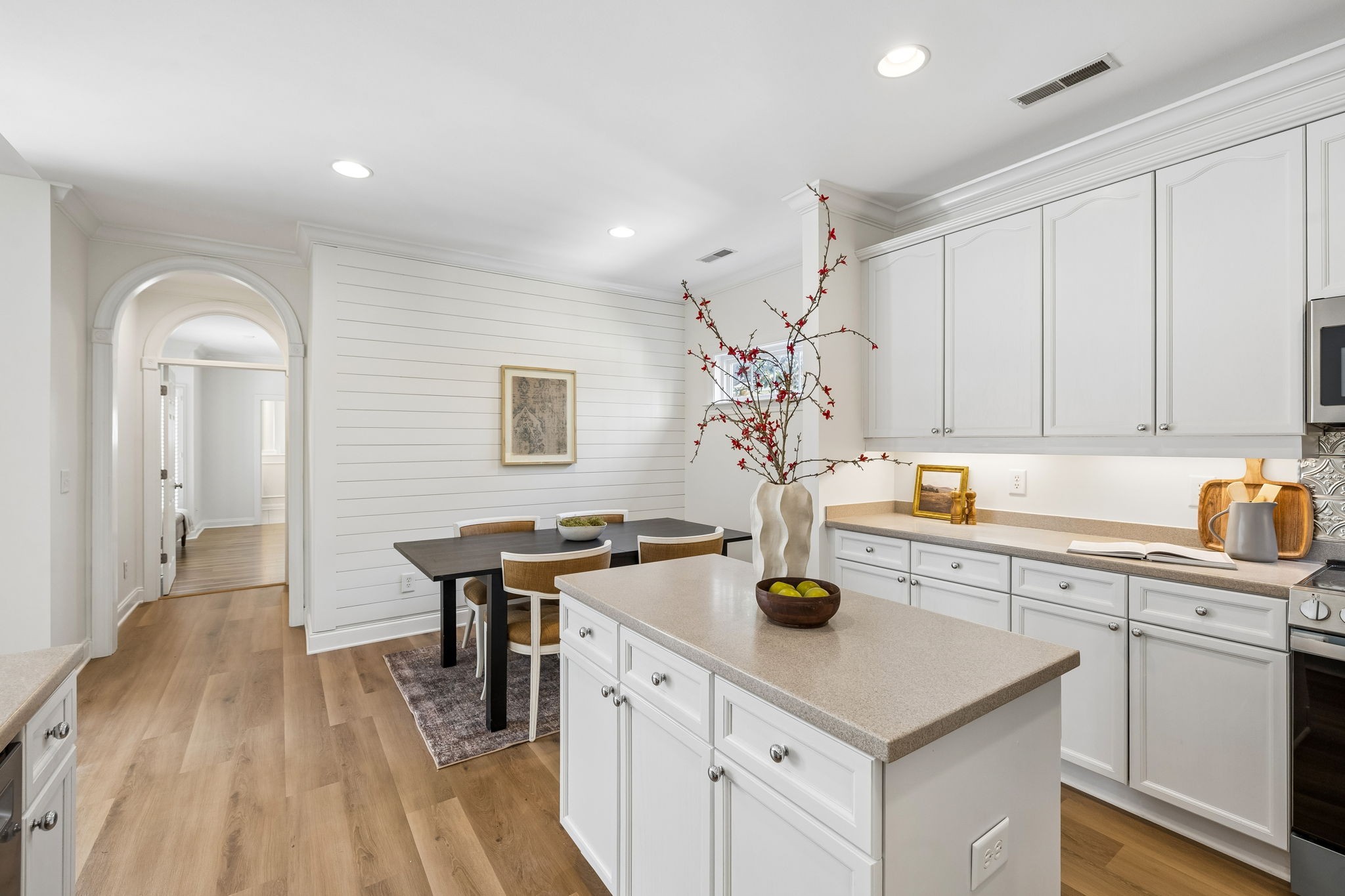 107 Tulip Ln