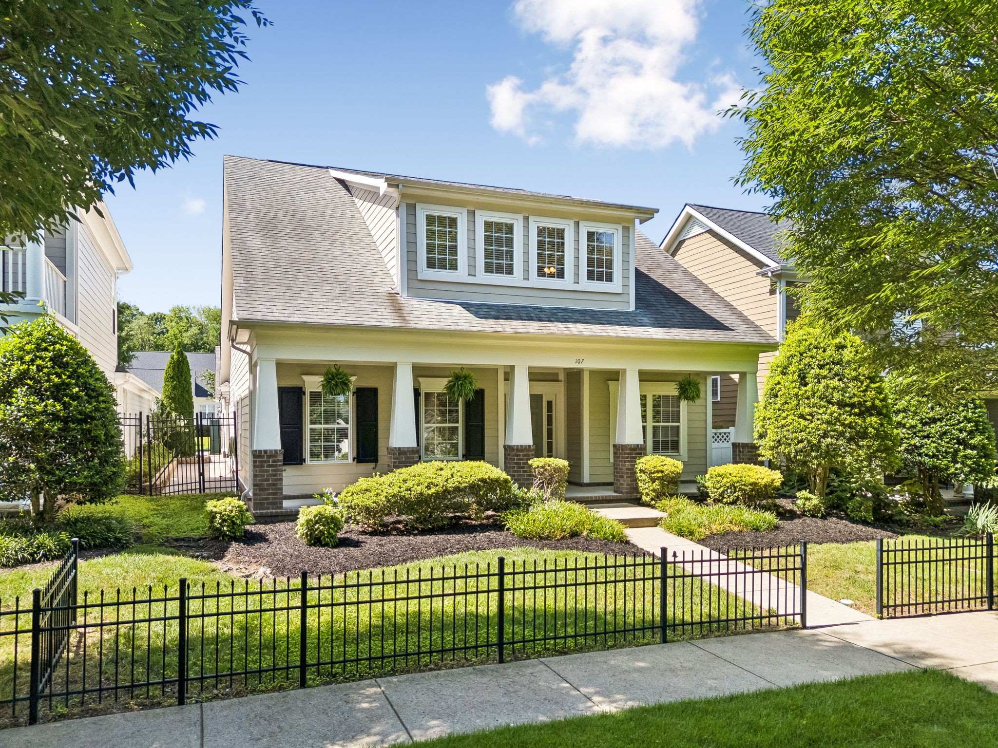 107 Tulip Ln