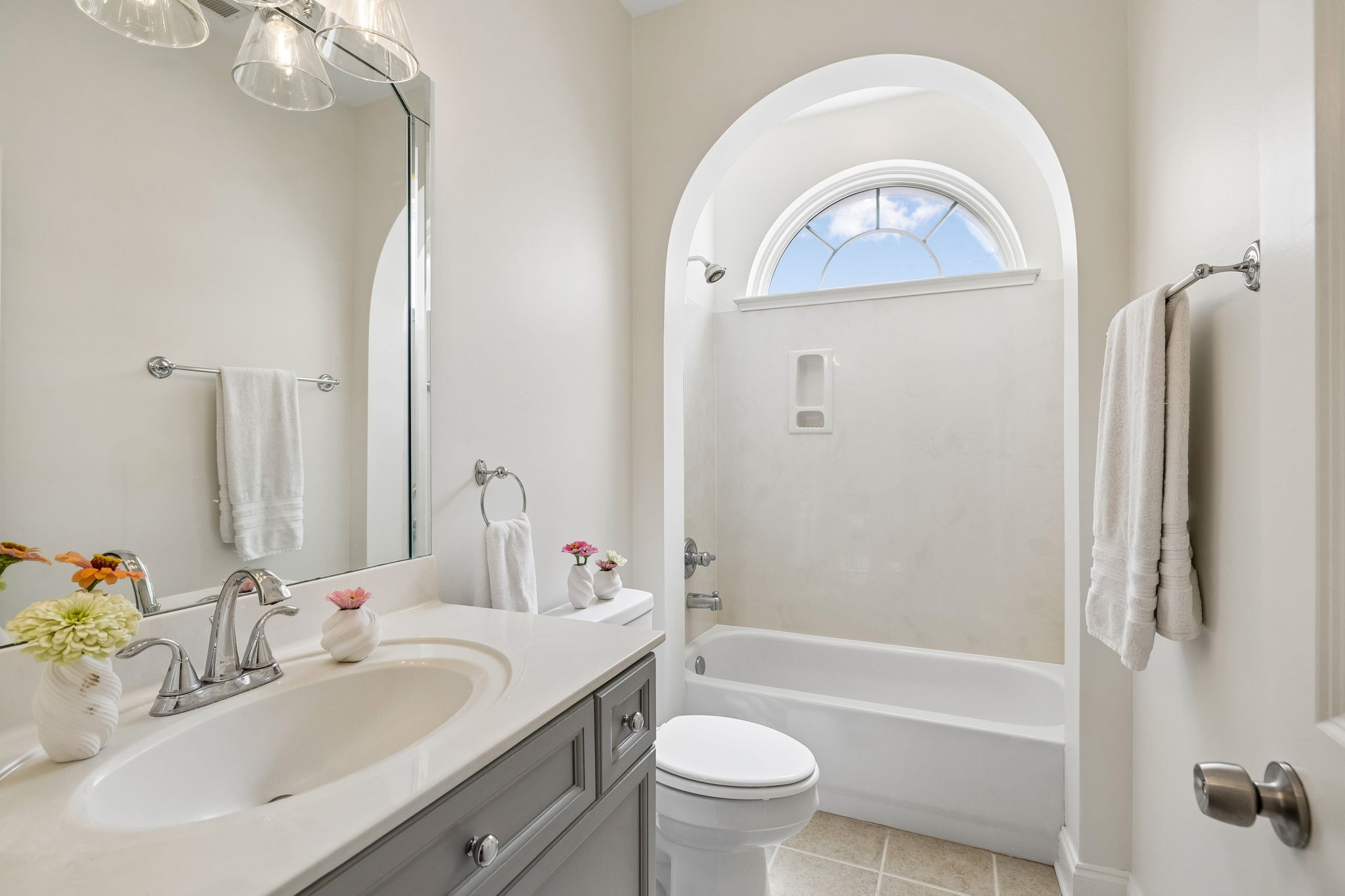 107 Tulip Ln