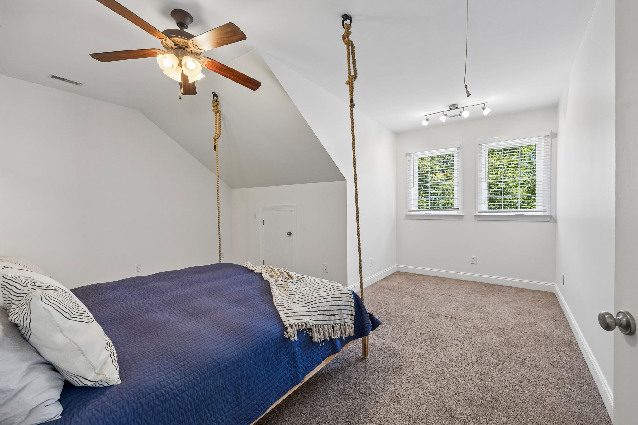 107 Tulip Ln