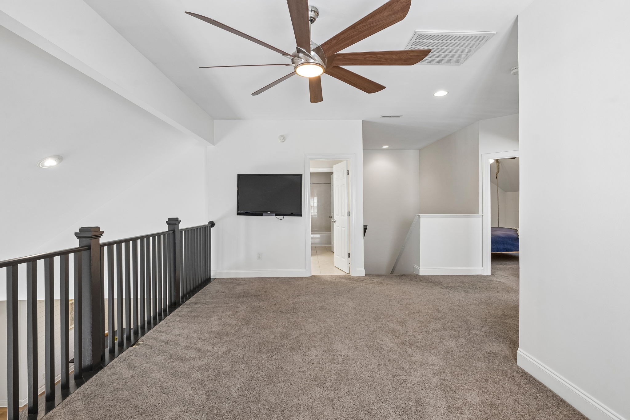107 Tulip Ln