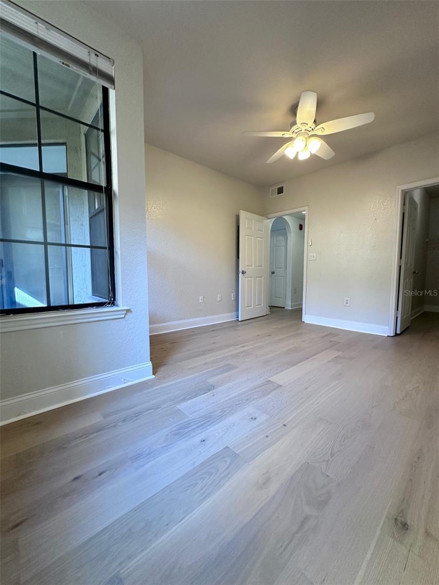 911 N ORANGE AVE #211