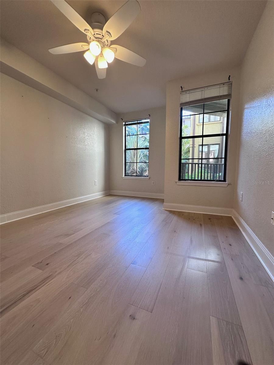 911 N ORANGE AVE #211