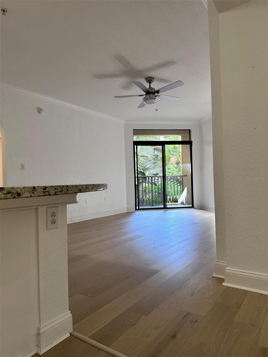 911 N ORANGE AVE #211