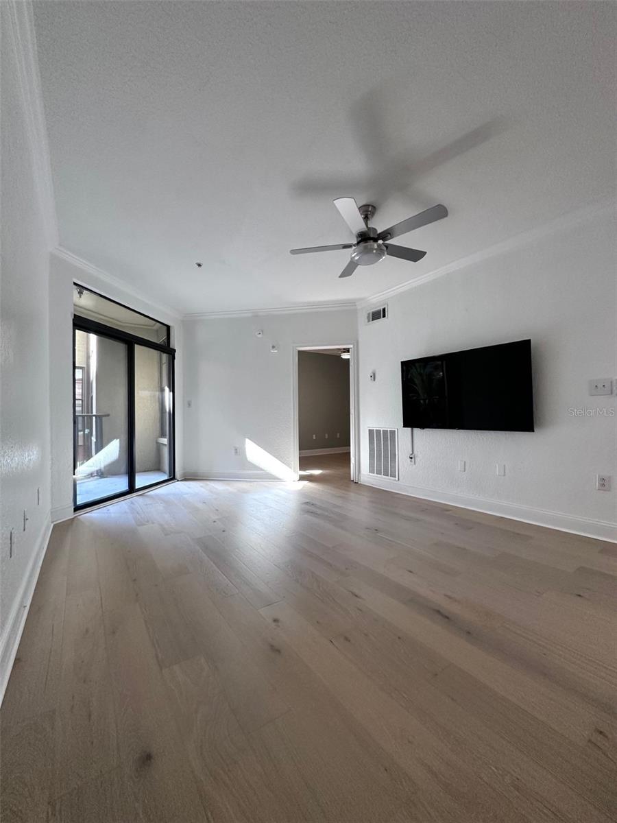 911 N ORANGE AVE #211