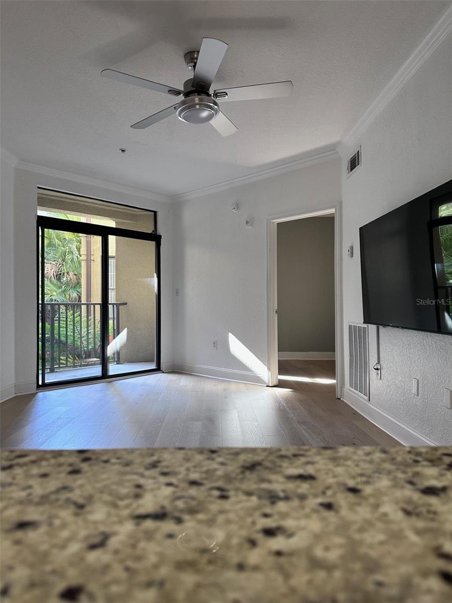 911 N ORANGE AVE #211