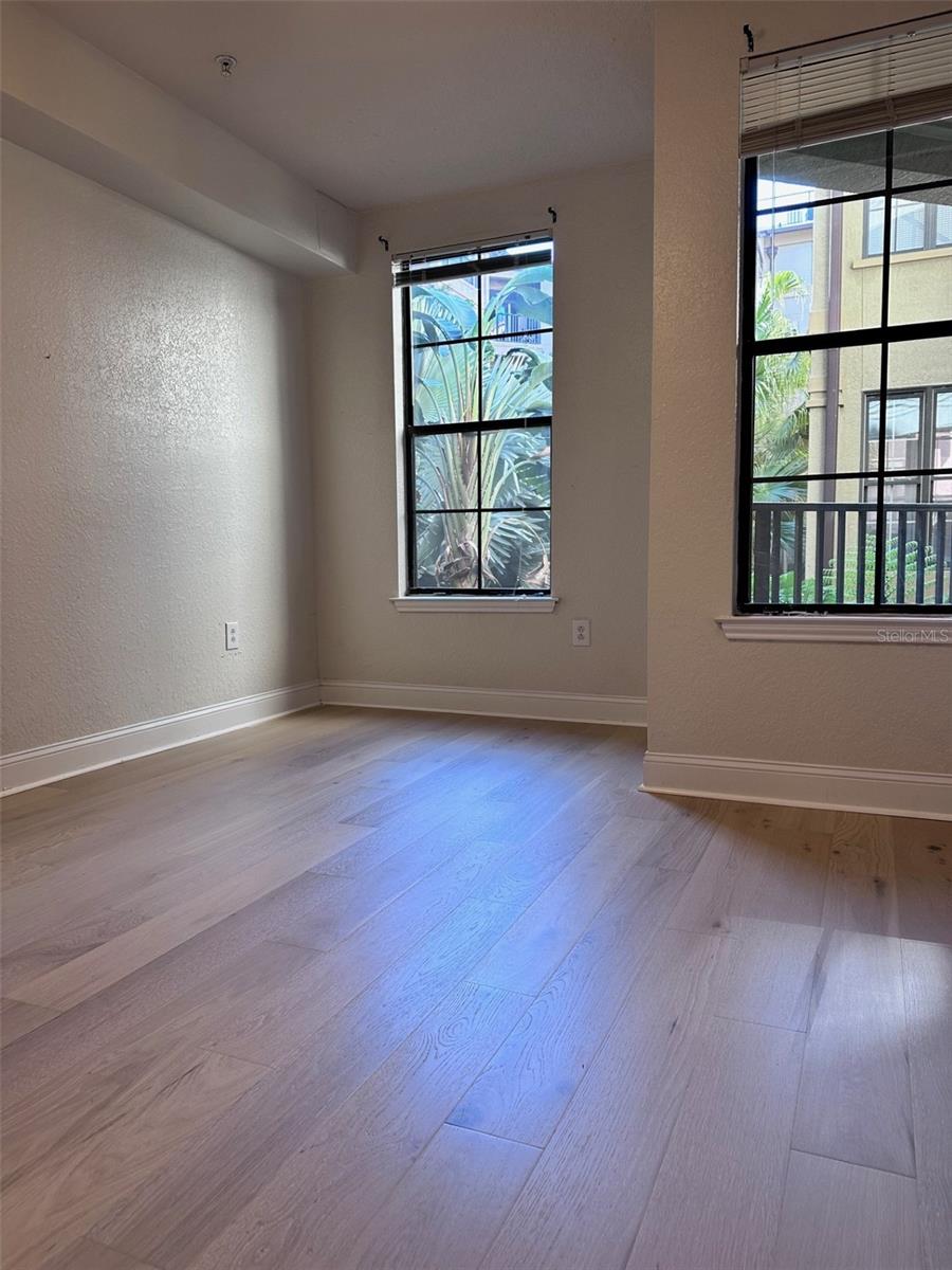 911 N ORANGE AVE #211