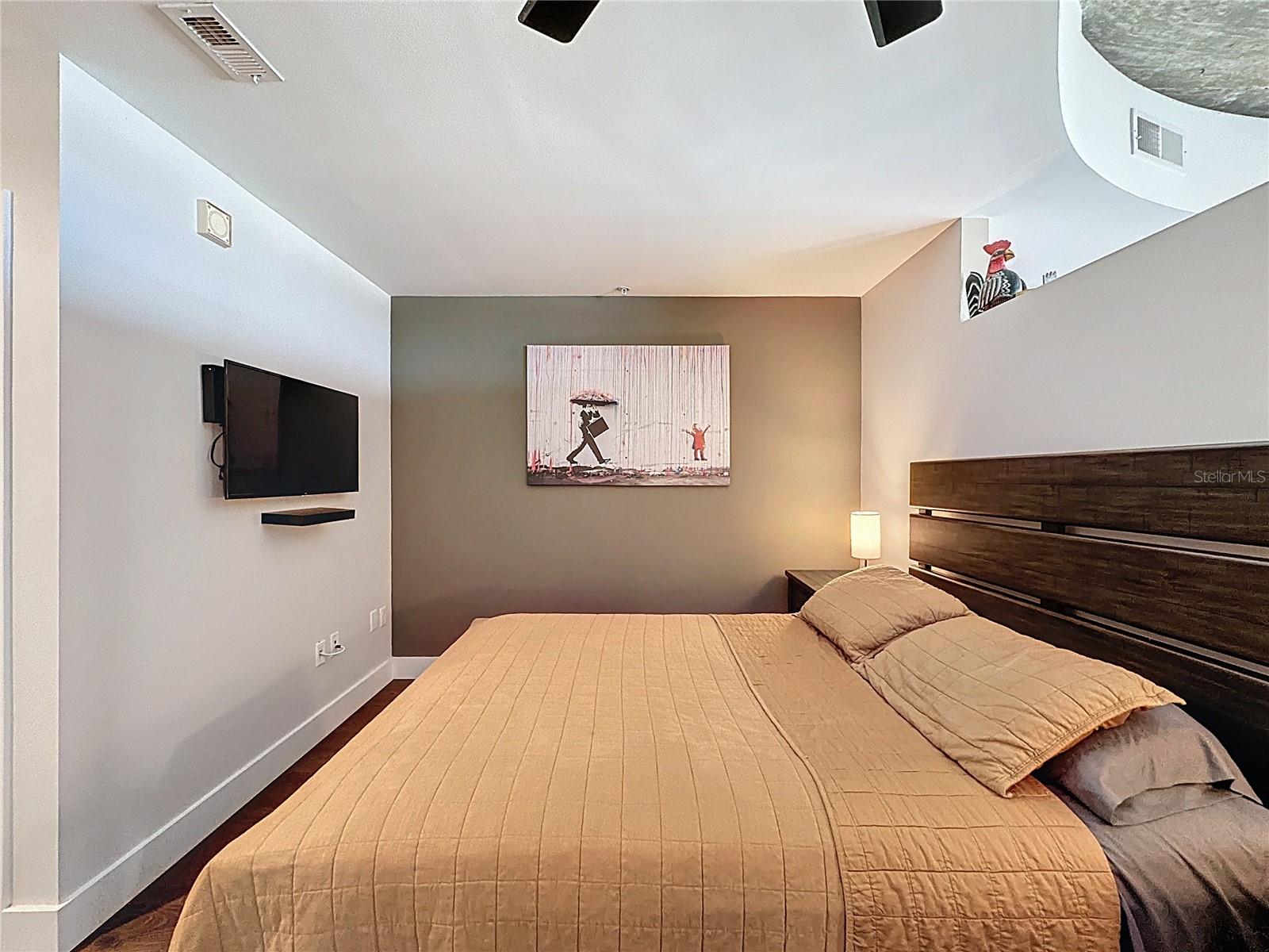 155 S COURT AVE #2806