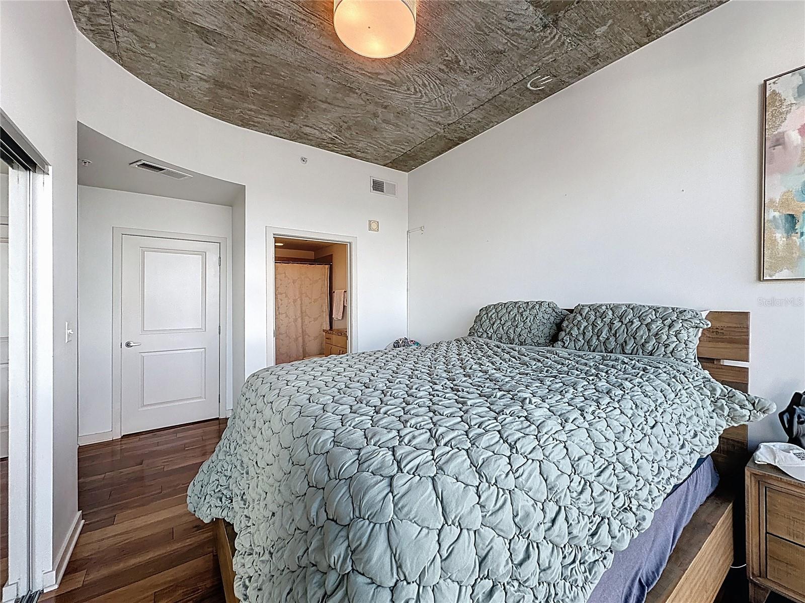 155 S COURT AVE #1902