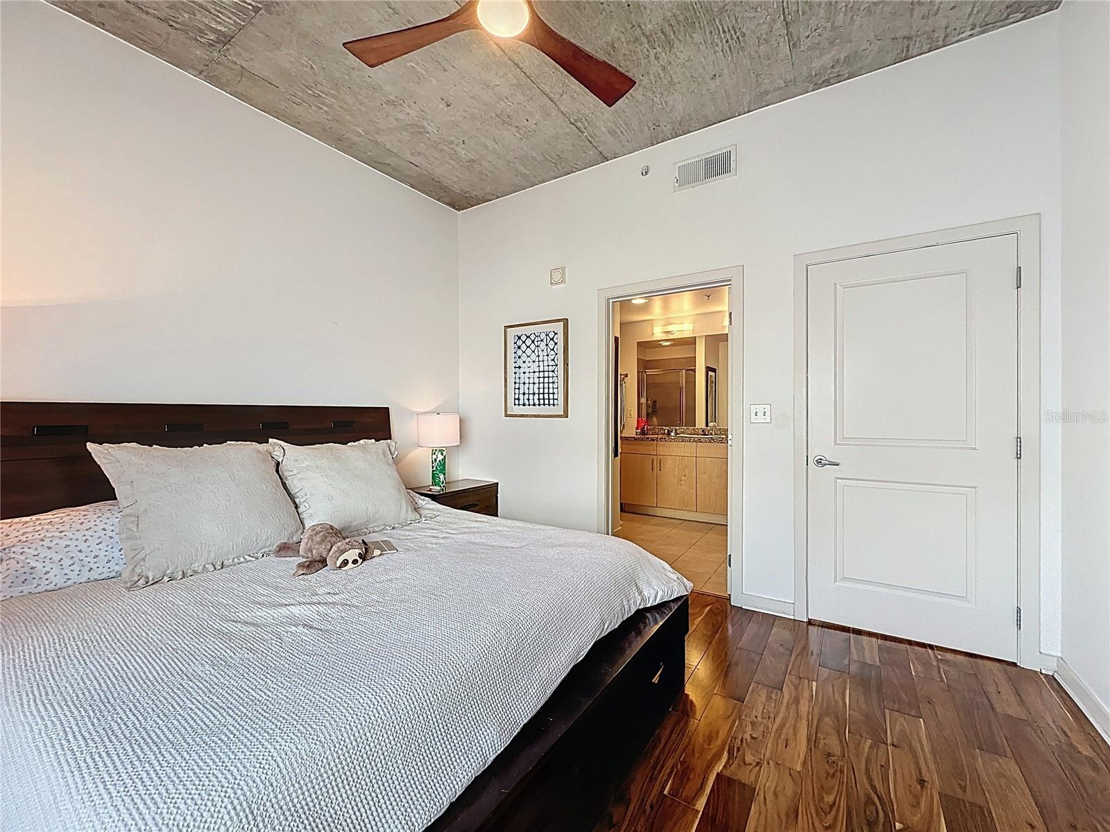 155 S COURT AVE #1902