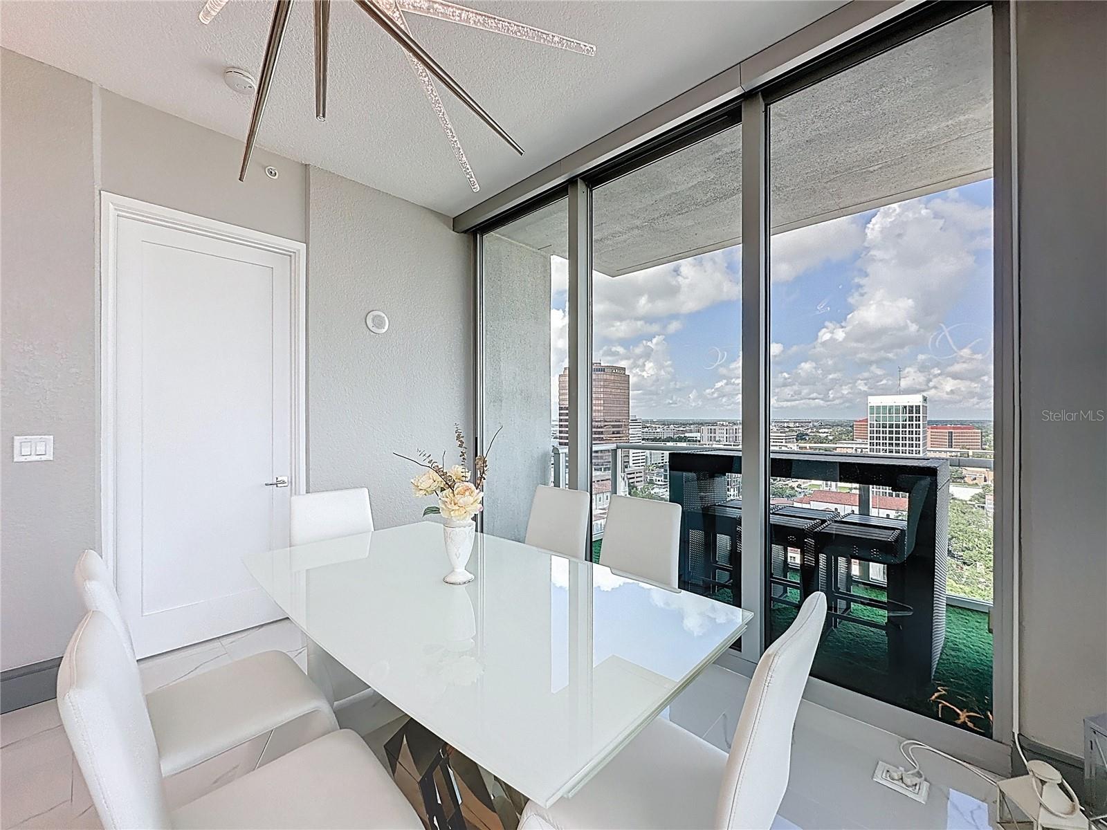 150 E ROBINSON ST #16B(1612)