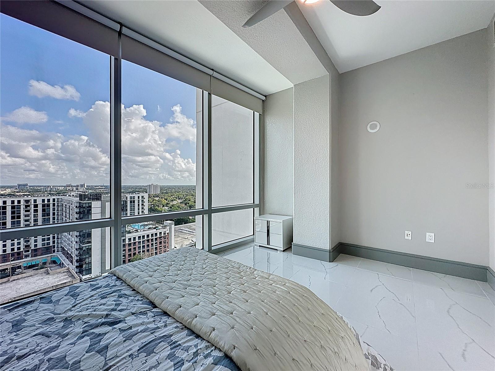 150 E ROBINSON ST #16B(1612)