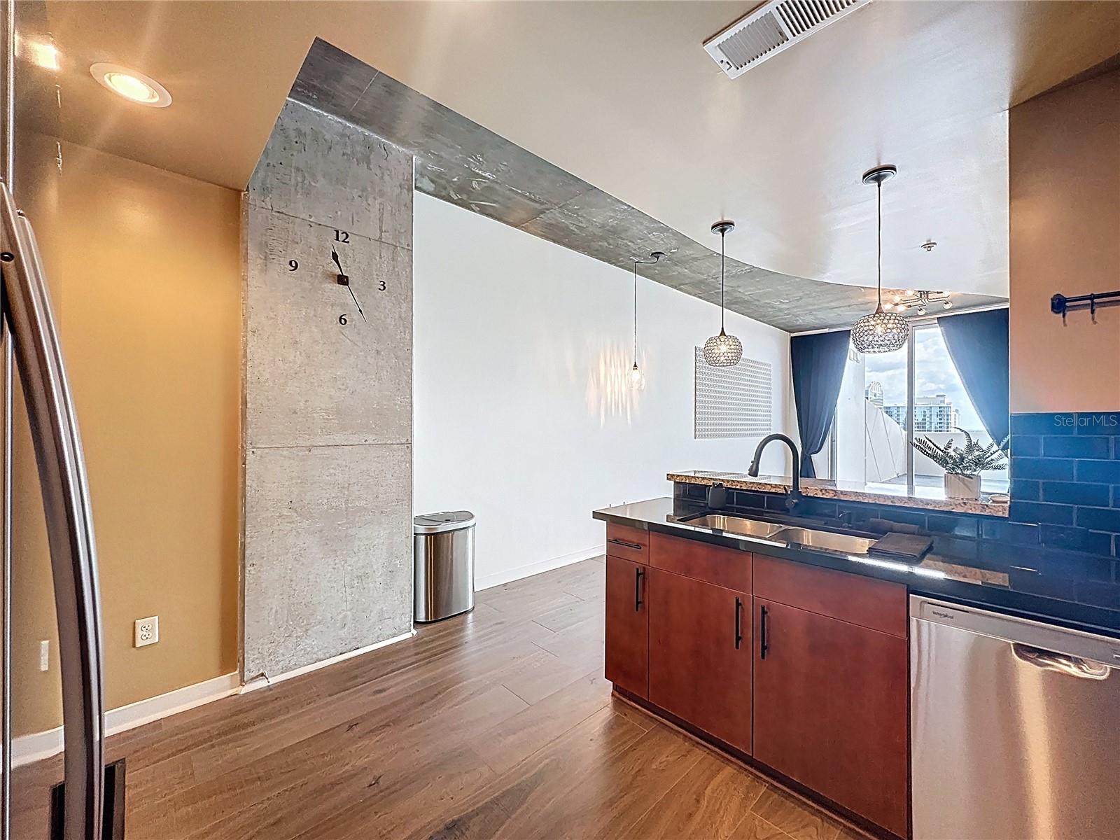 155 S COURT AVE #1013