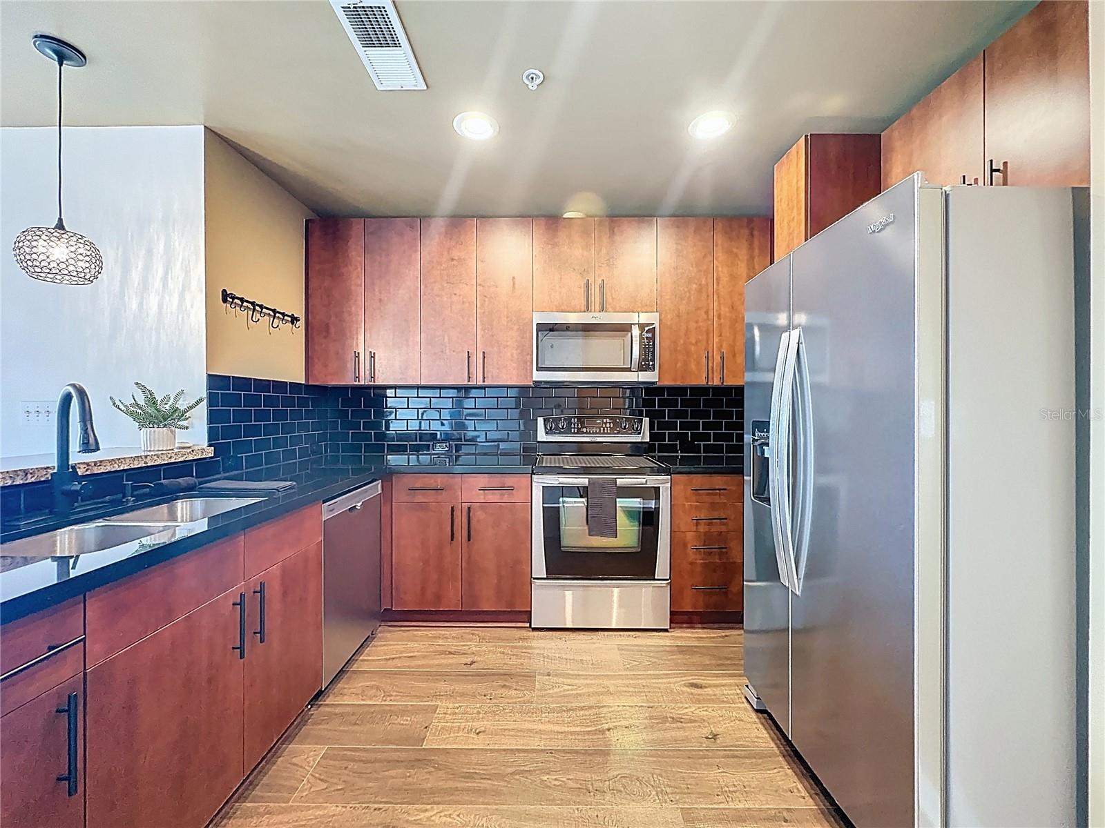 155 S COURT AVE #1013