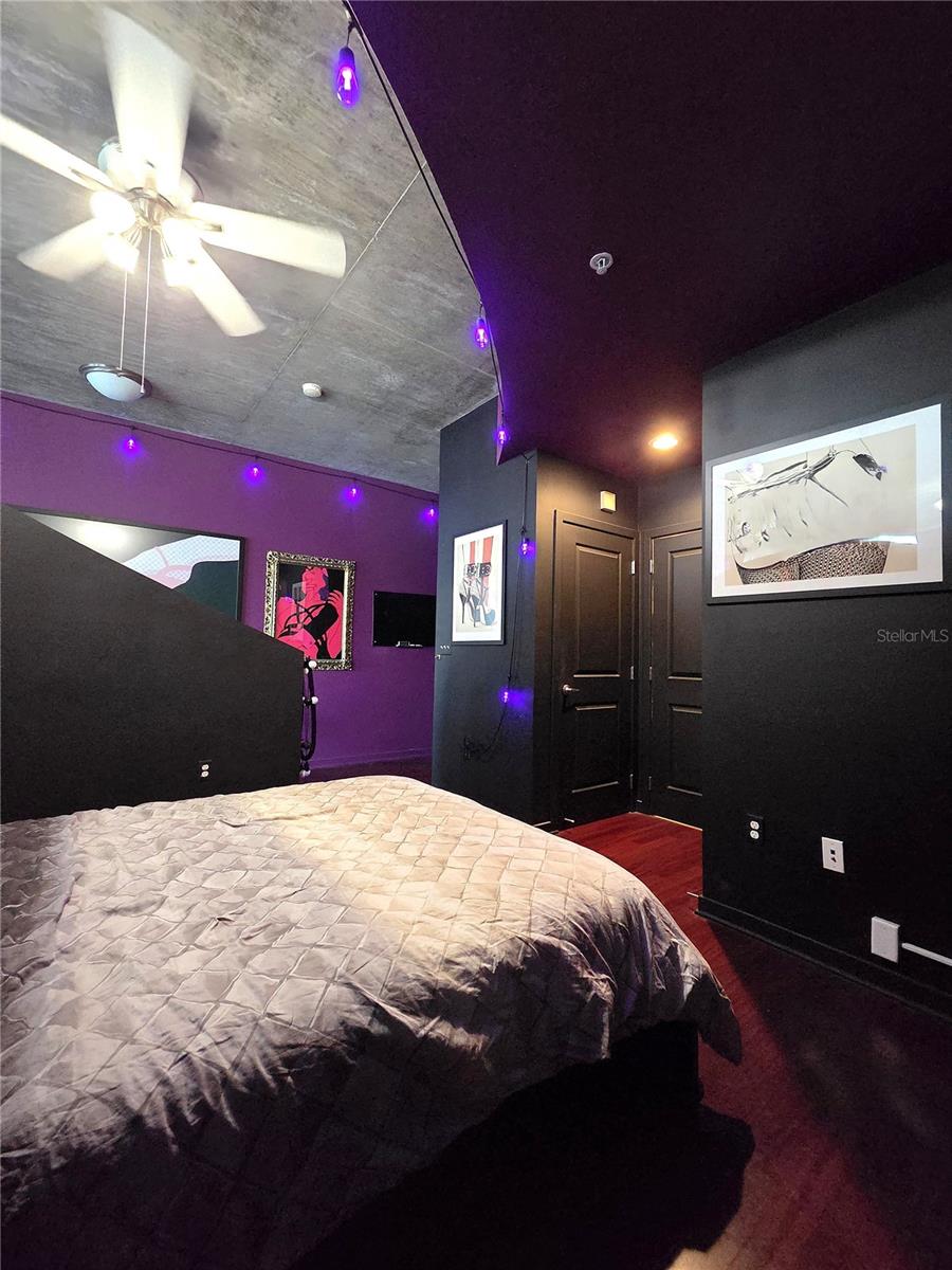 155 S COURT AVE #1009