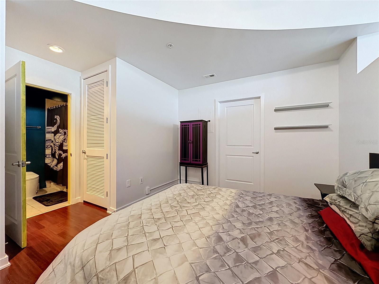 155 S COURT AVE #1009