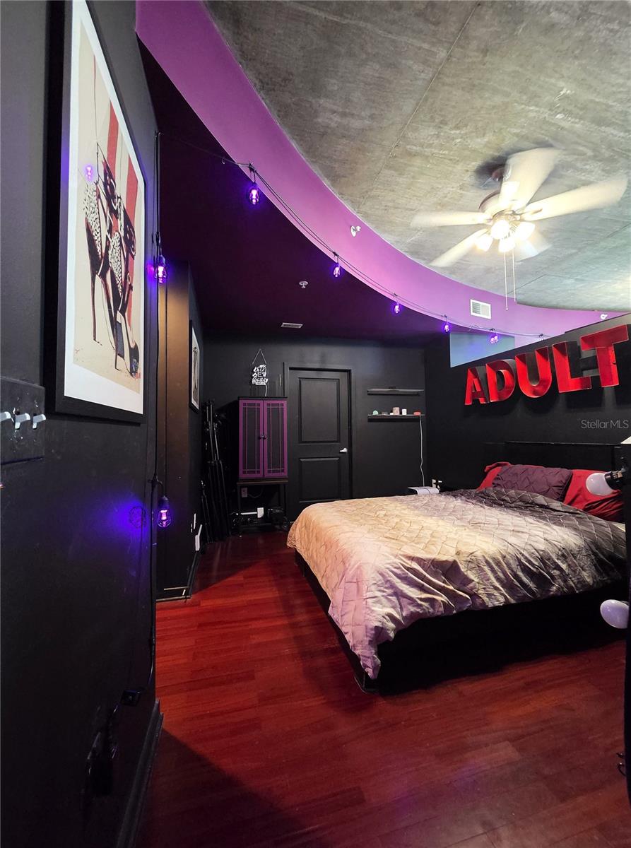 155 S COURT AVE #1009