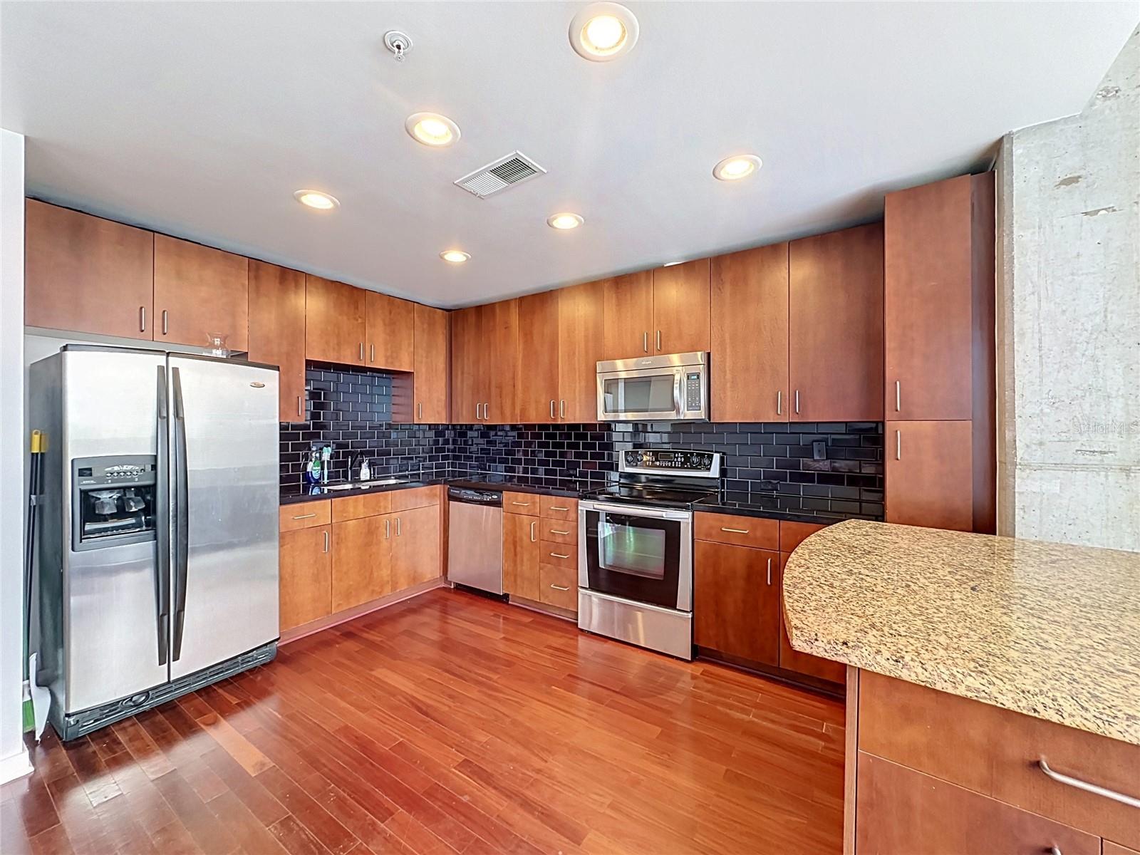 155 S COURT AVE #1009