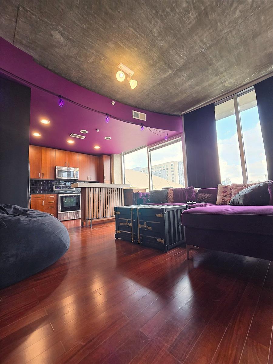 155 S COURT AVE #1009