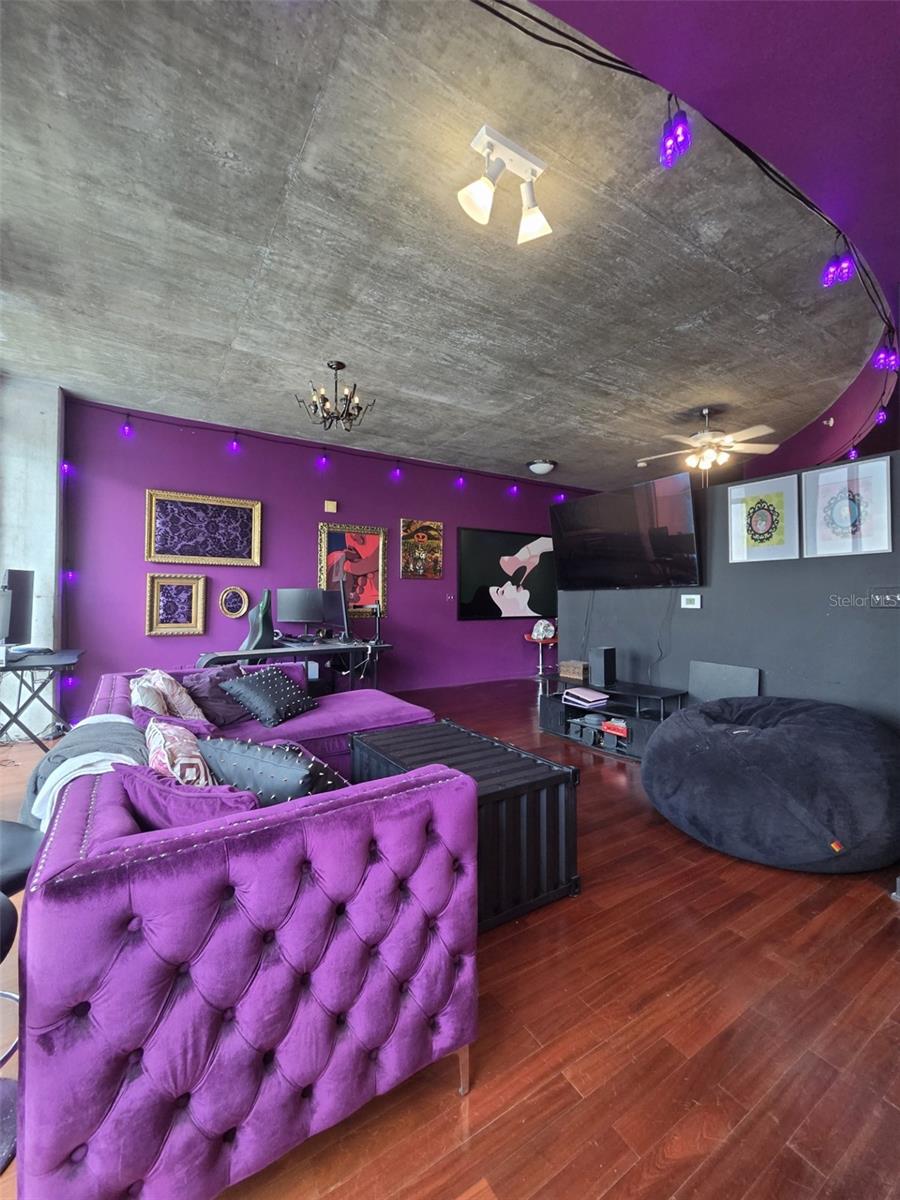 155 S COURT AVE #1009