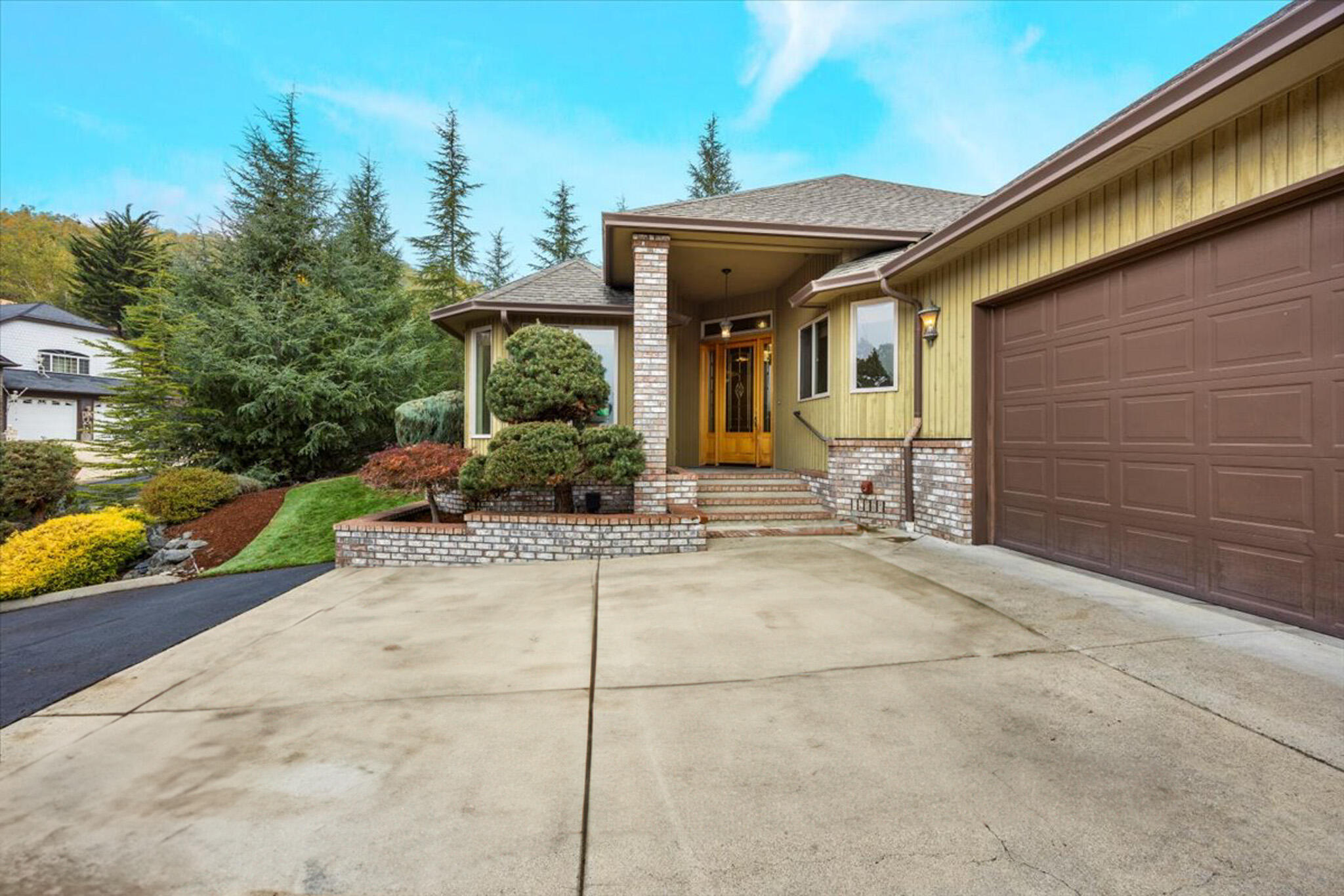 1757 NE Rocky Drive