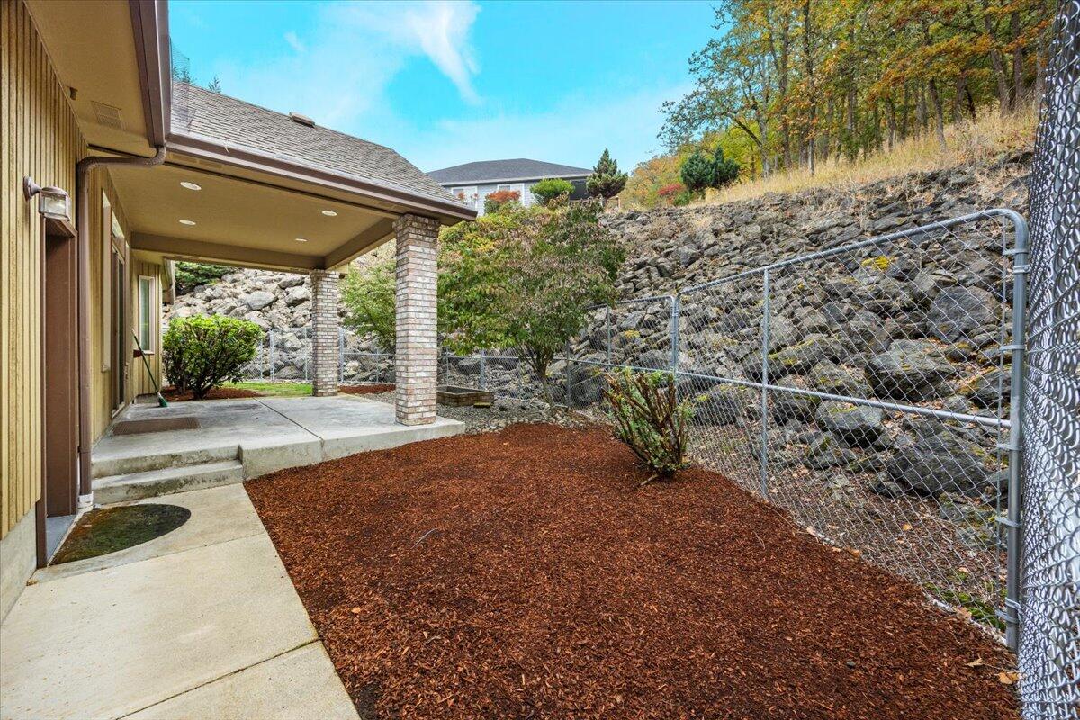 1757 NE Rocky Drive