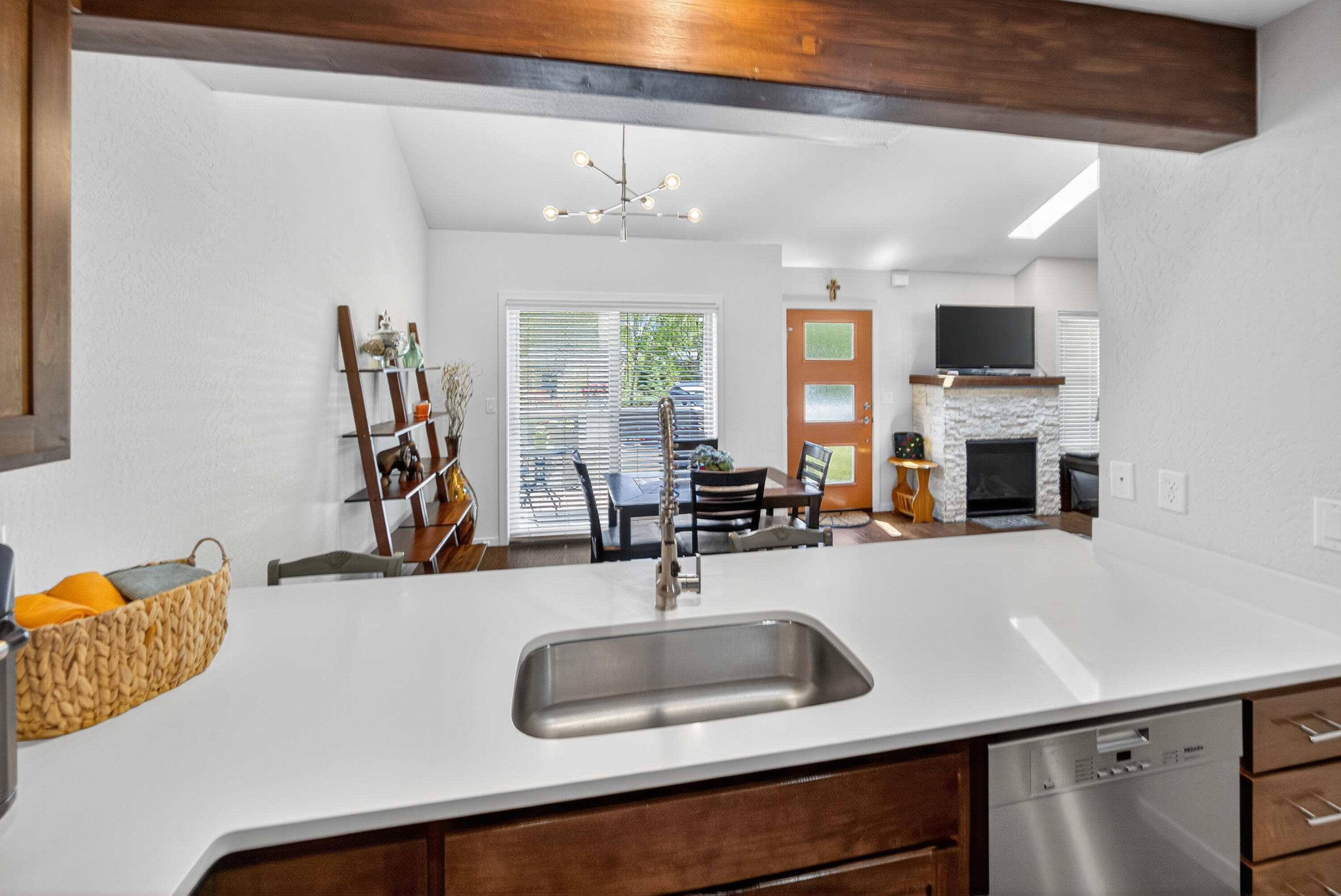 55 N Mountain Avenue
