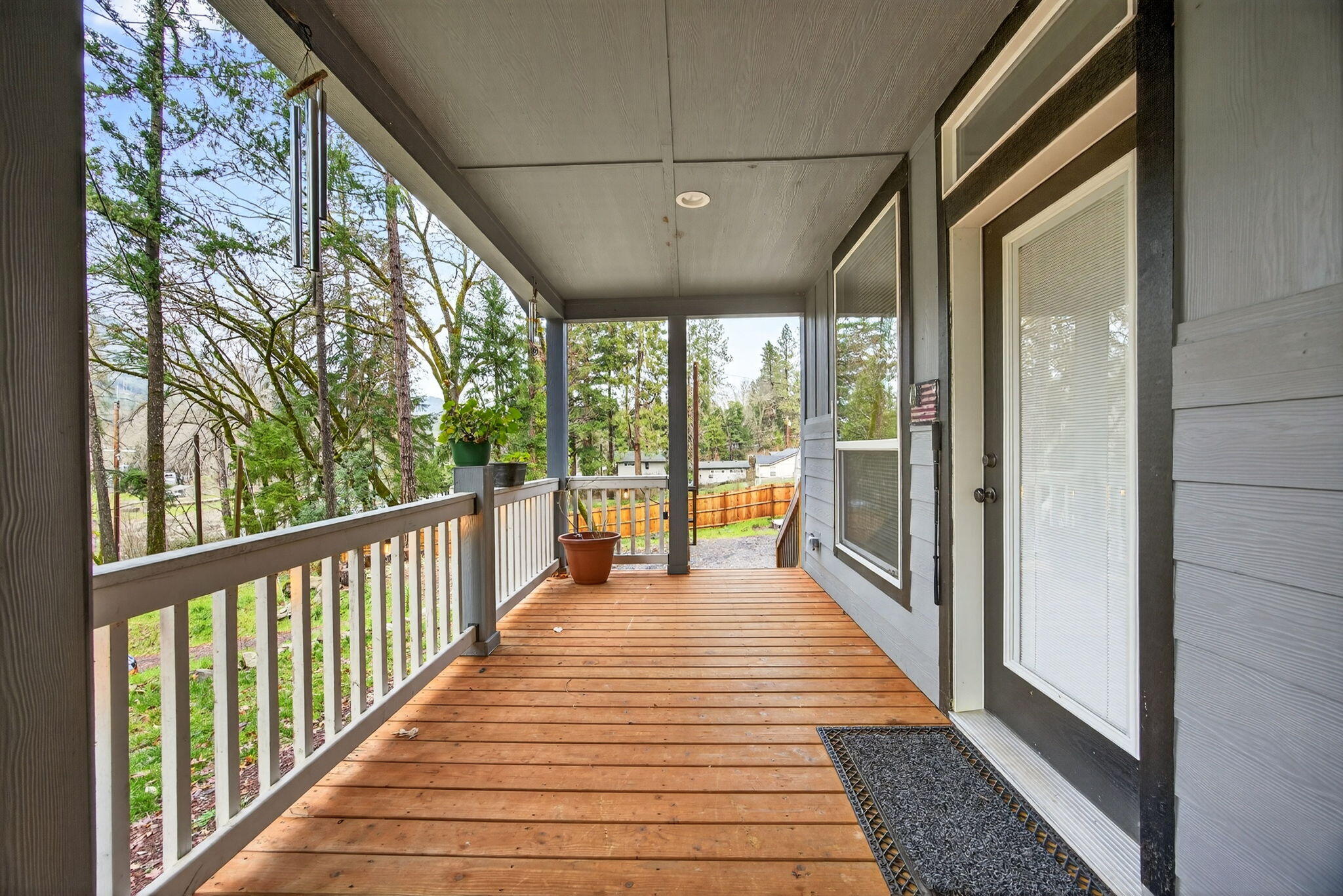 7743 Rogue River Highway