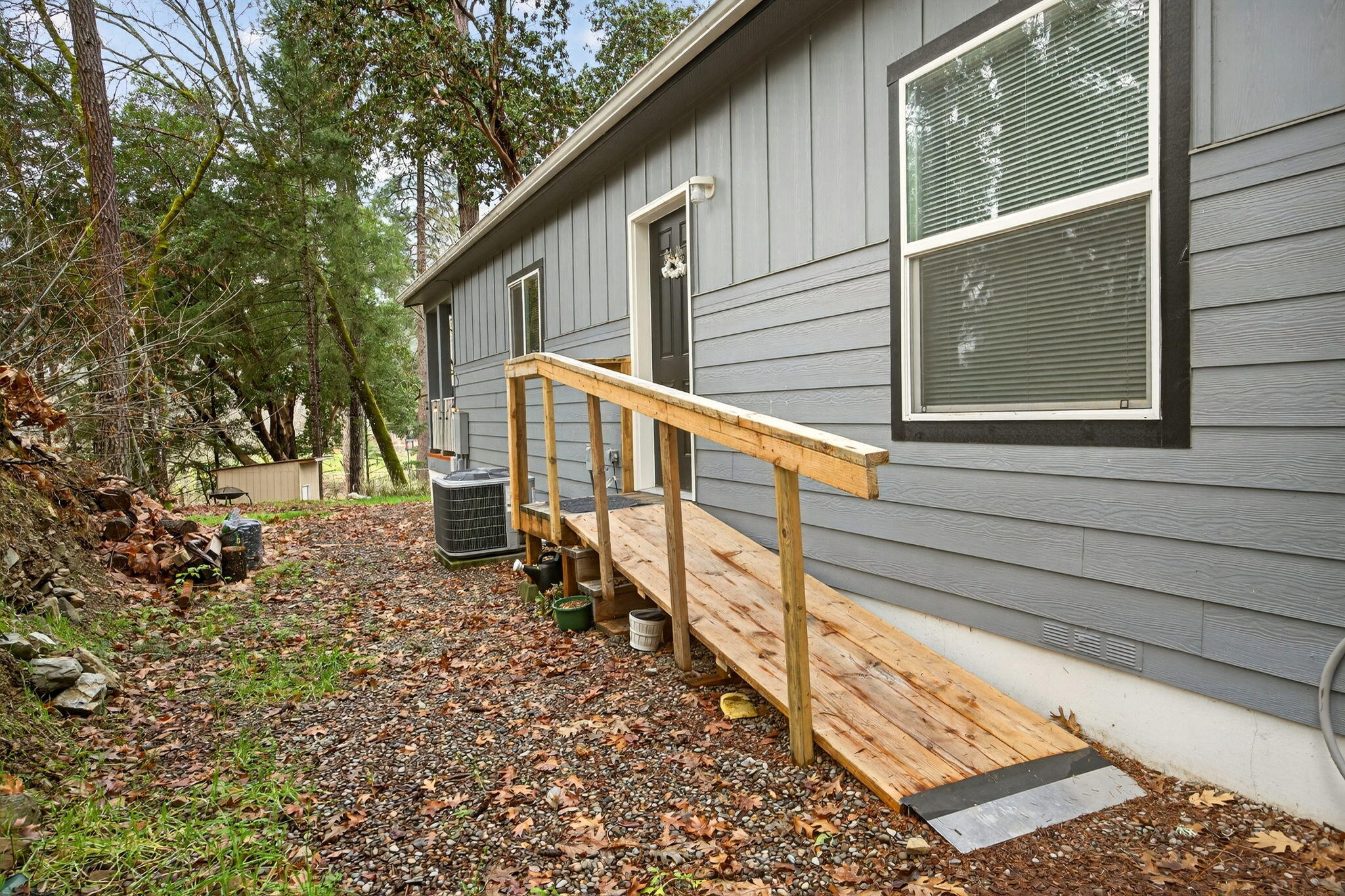 7743 Rogue River Highway