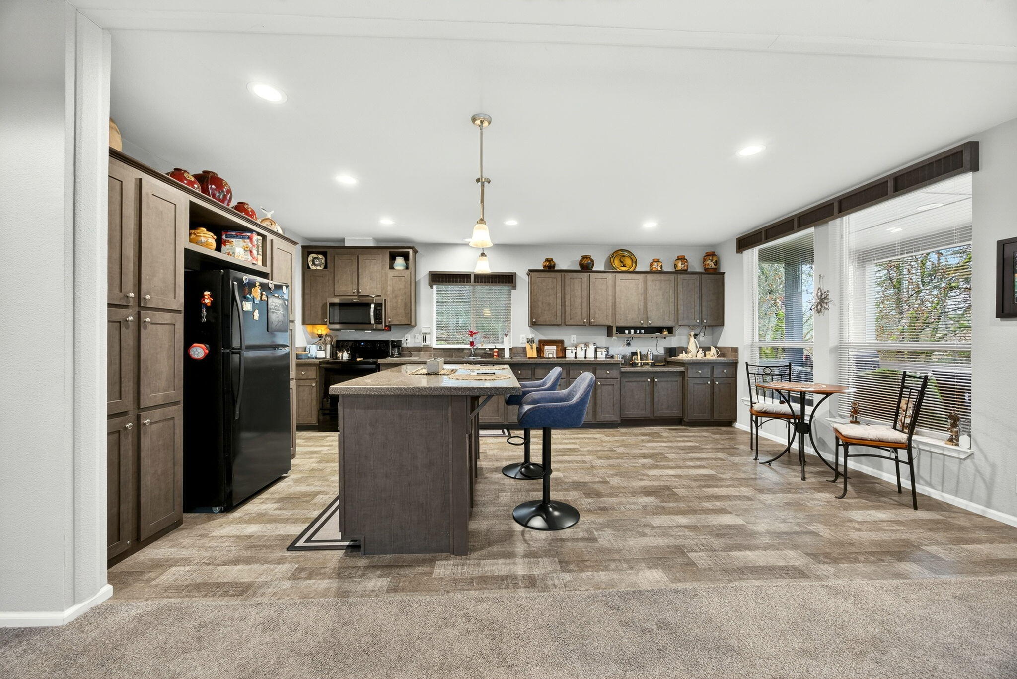 7743 Rogue River Highway