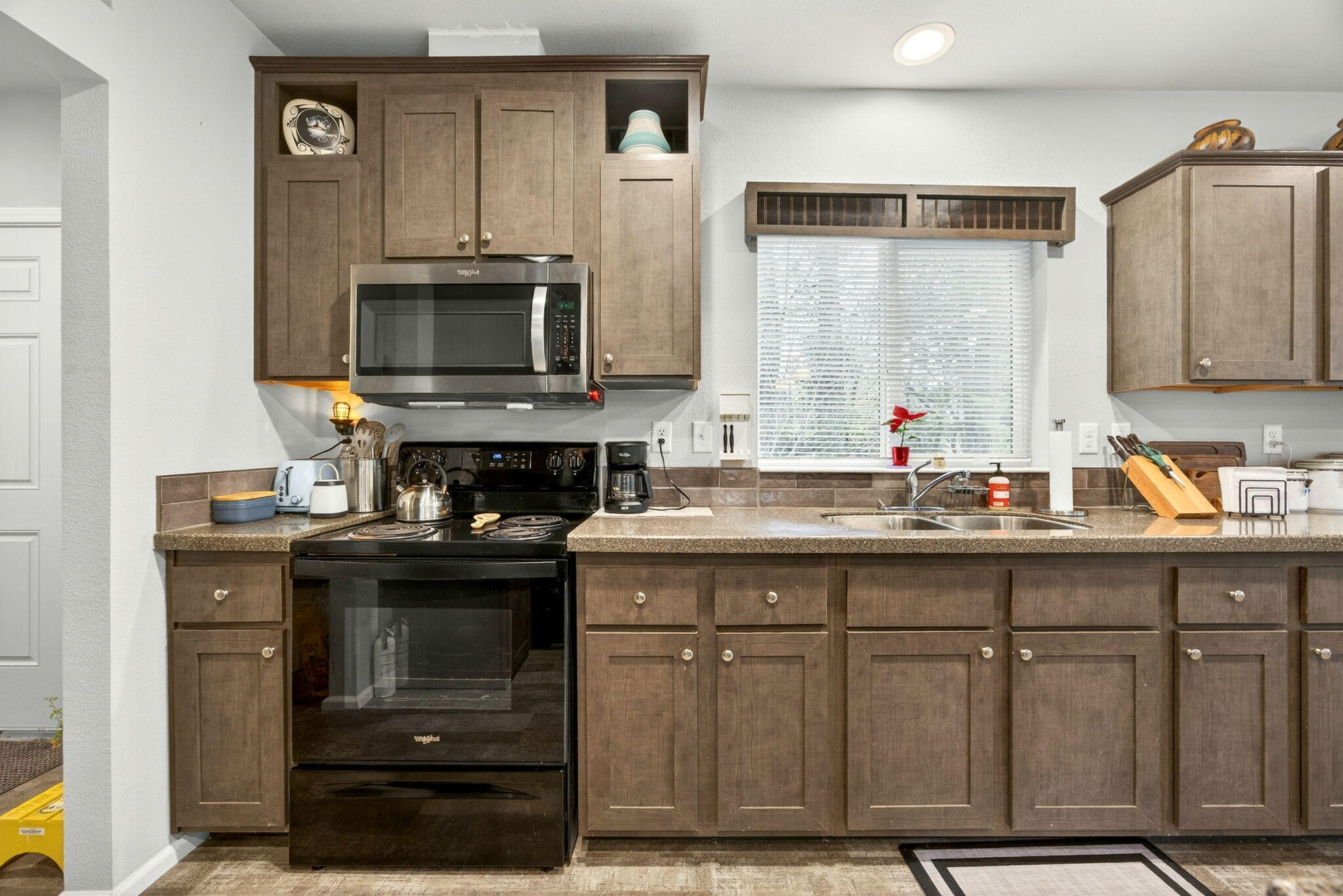 7743 Rogue River Highway