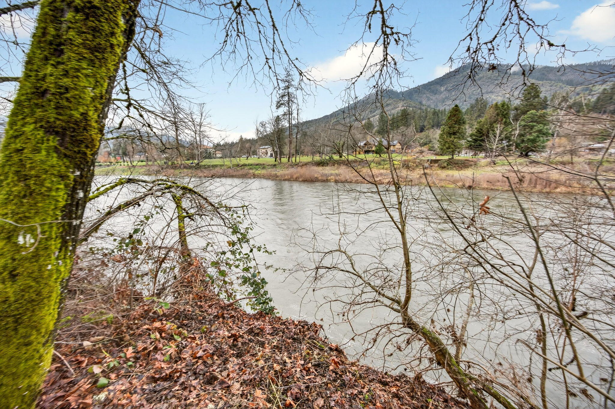 7743 Rogue River Highway