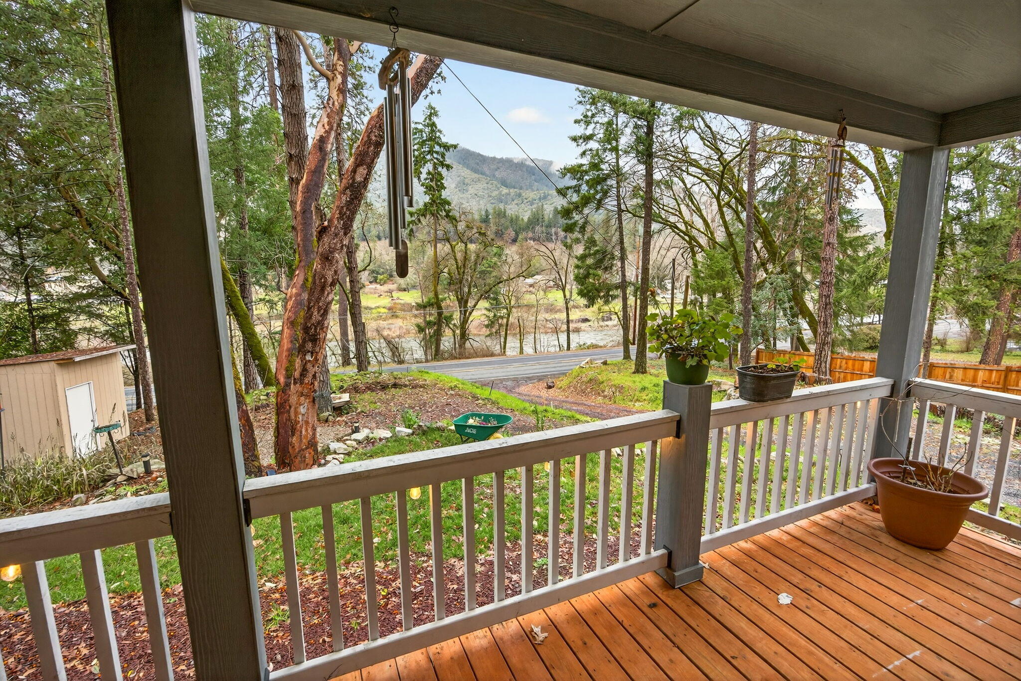 7743 Rogue River Highway